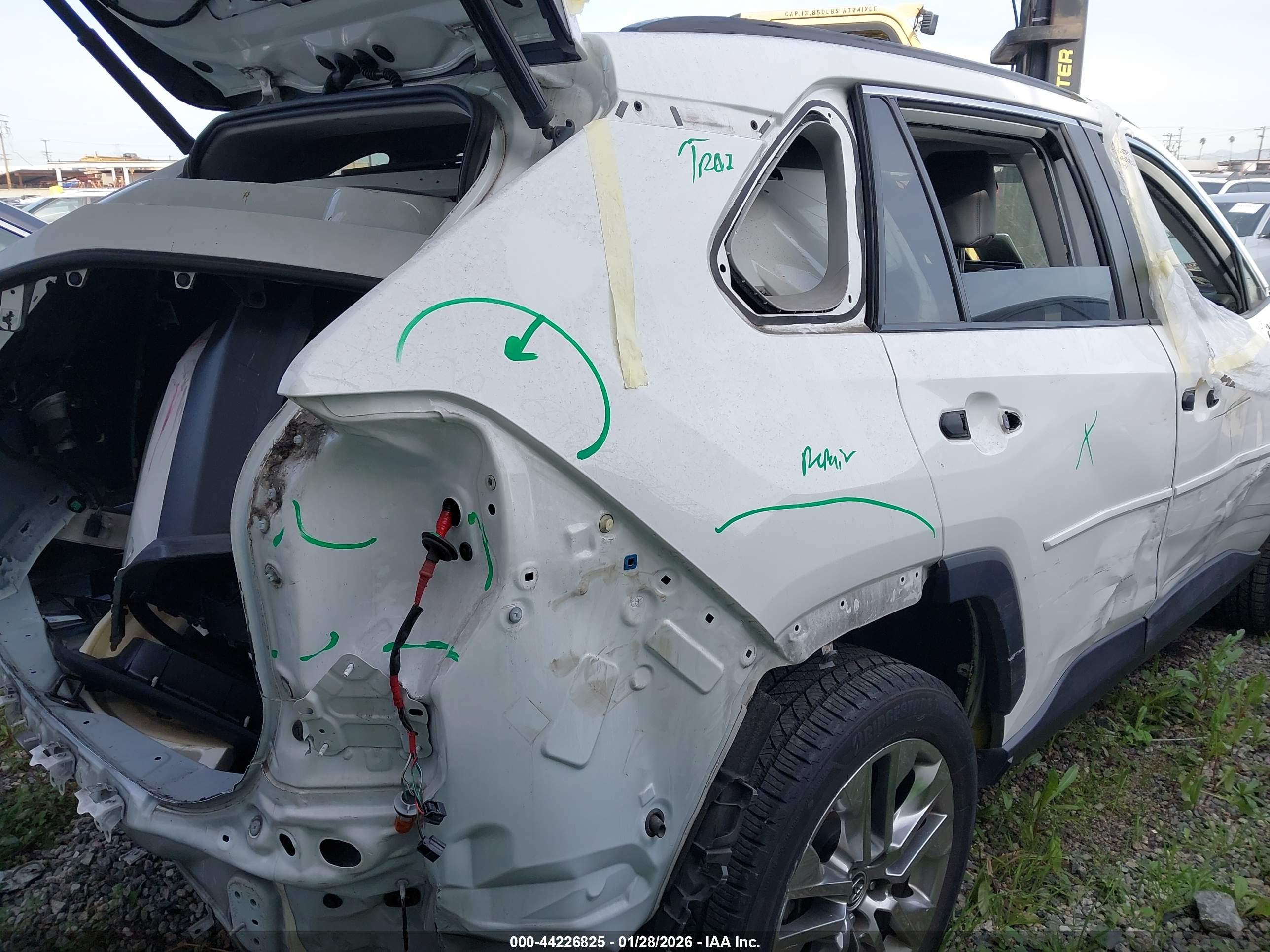 TOYOTA RAV4 image 4