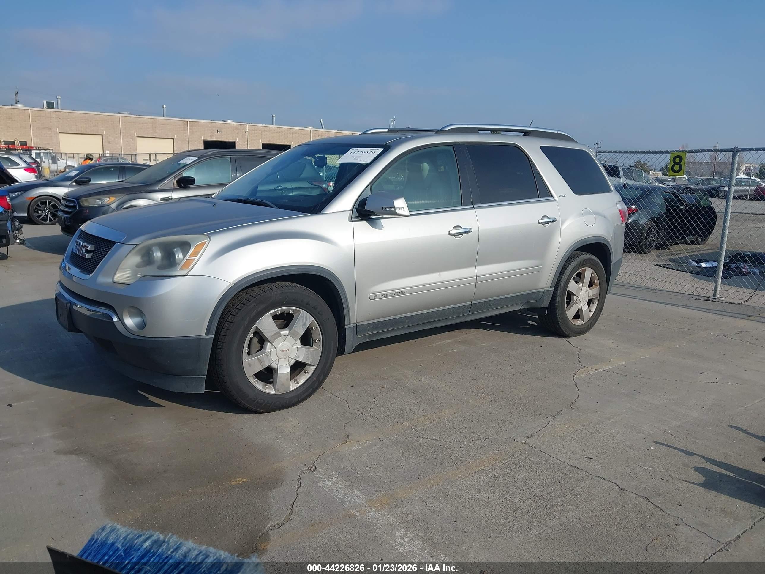 GMC ACADIA image 2