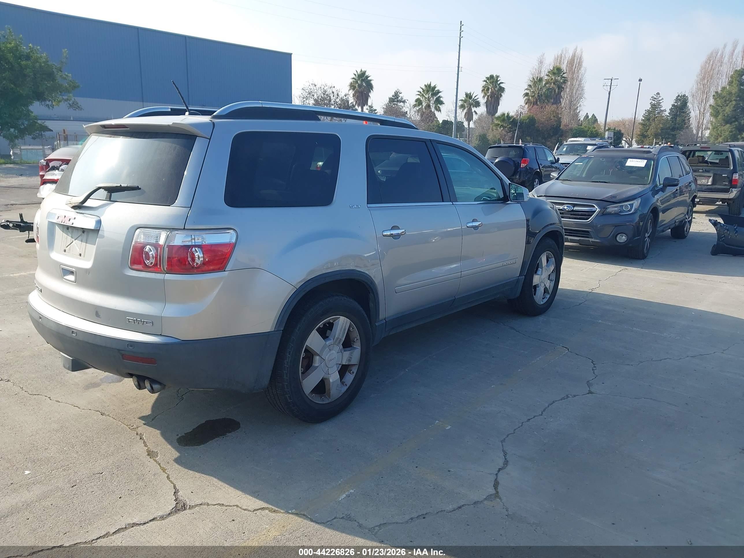 GMC ACADIA image 4