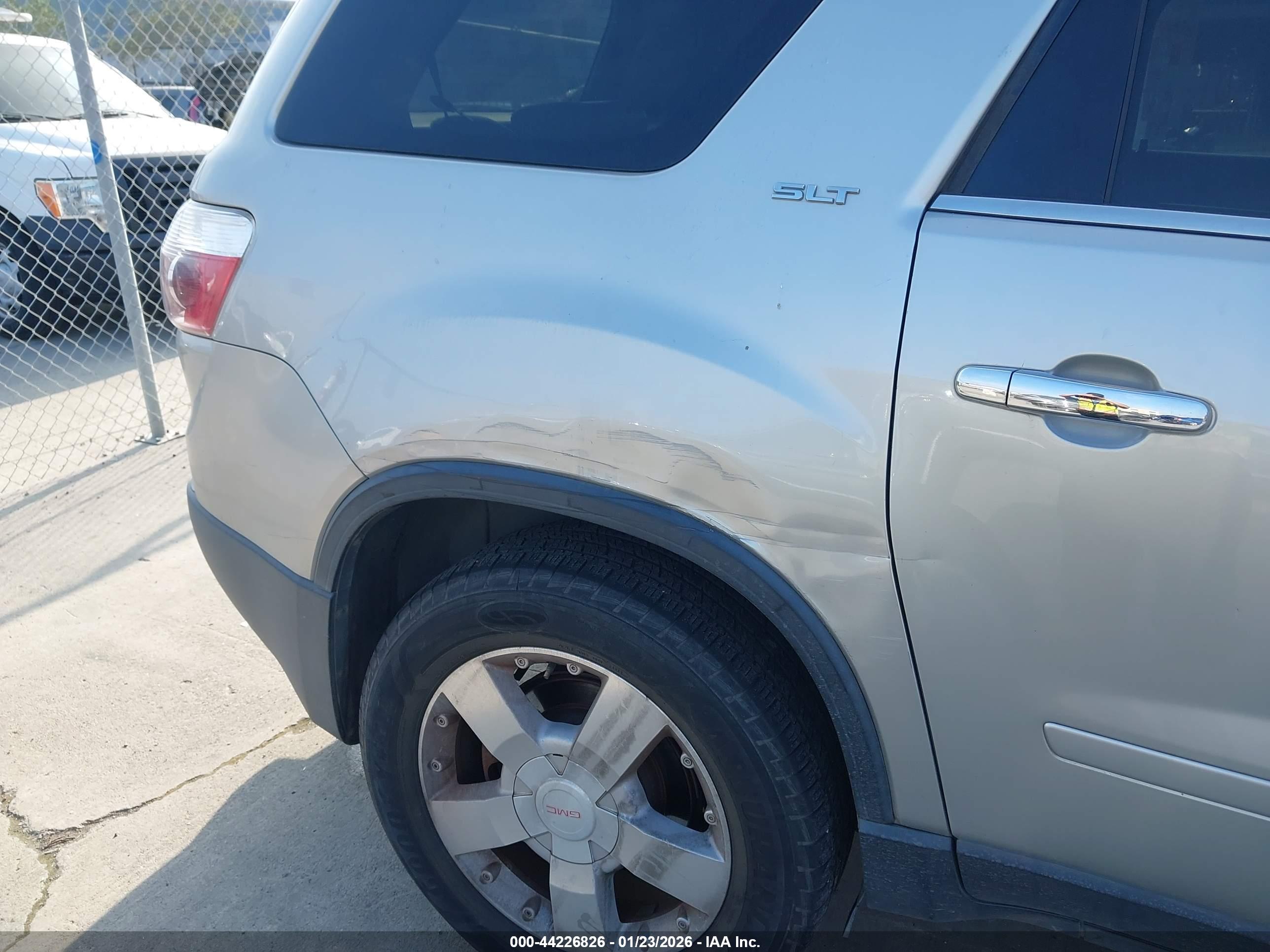 GMC ACADIA image 6