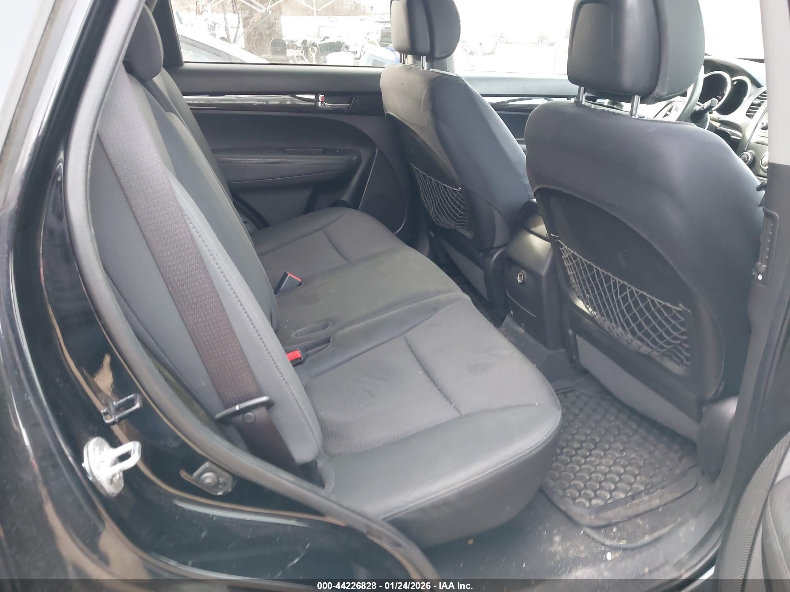 KIA SORENTO image 8
