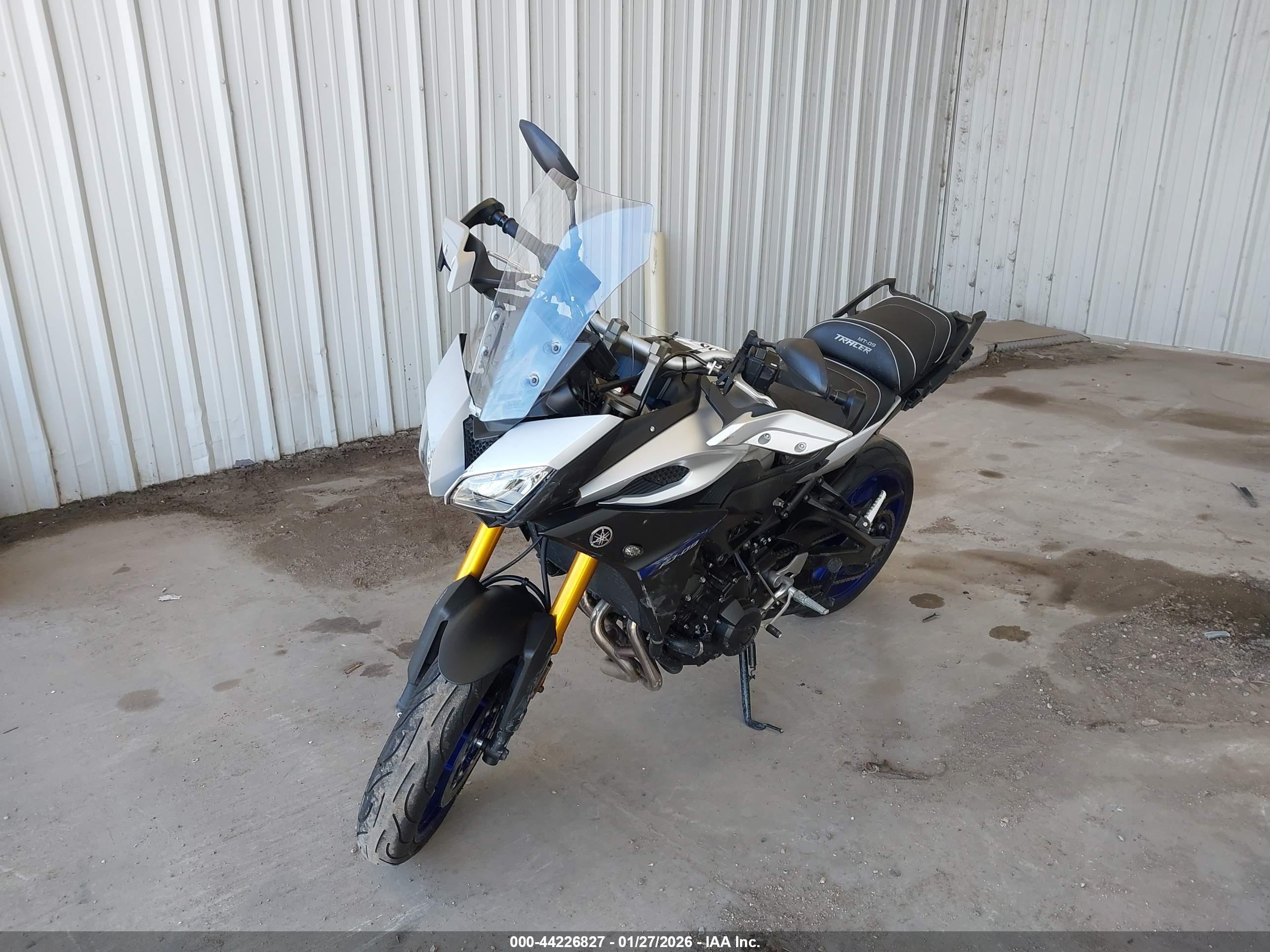 YAMAHA FJ09 image 2