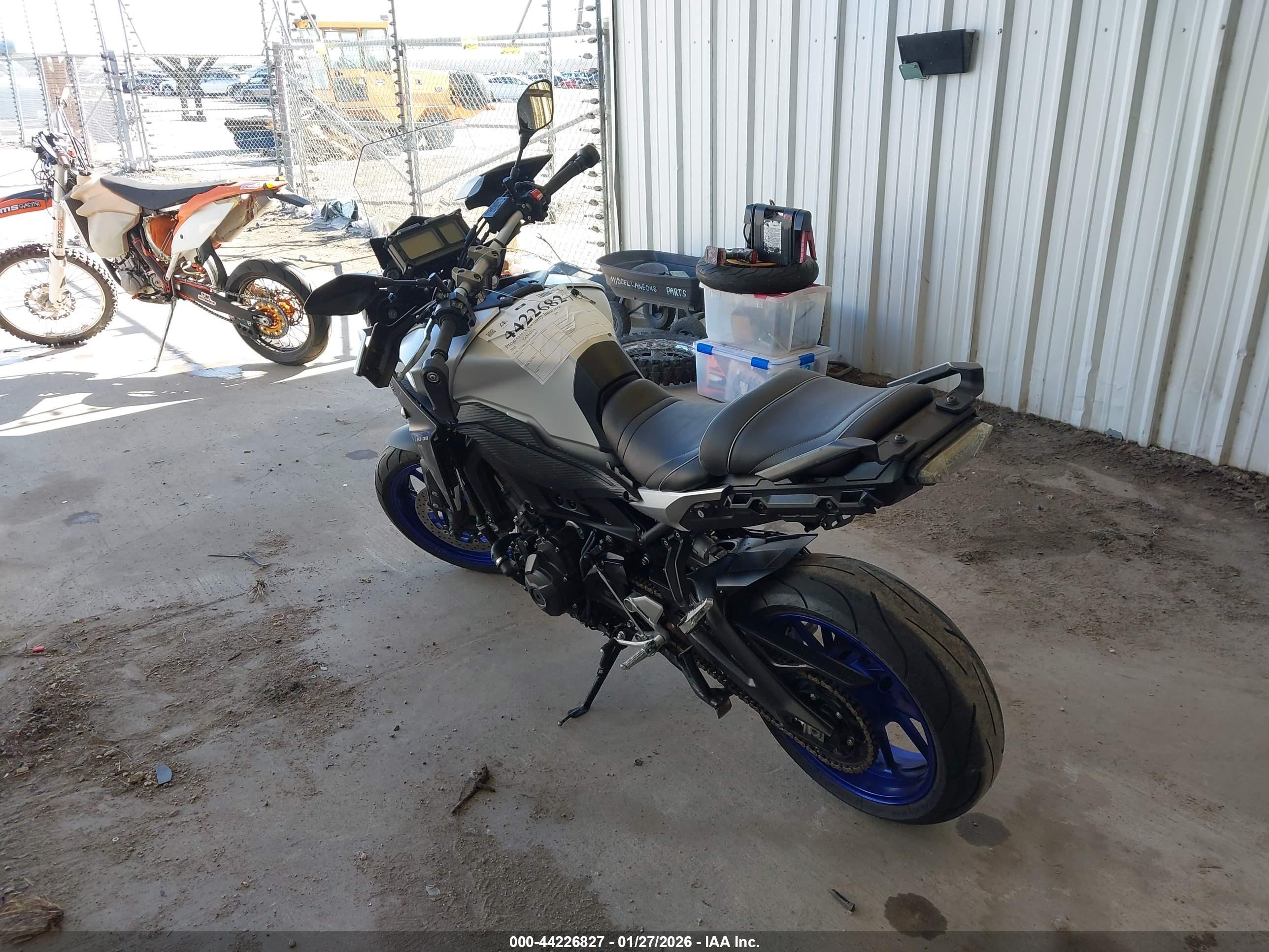 YAMAHA FJ09 image 3