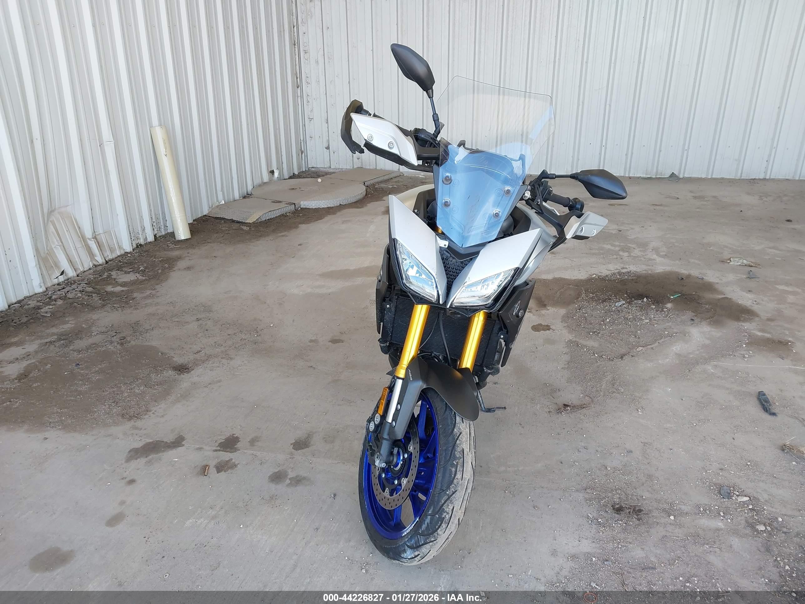 YAMAHA FJ09 image 5