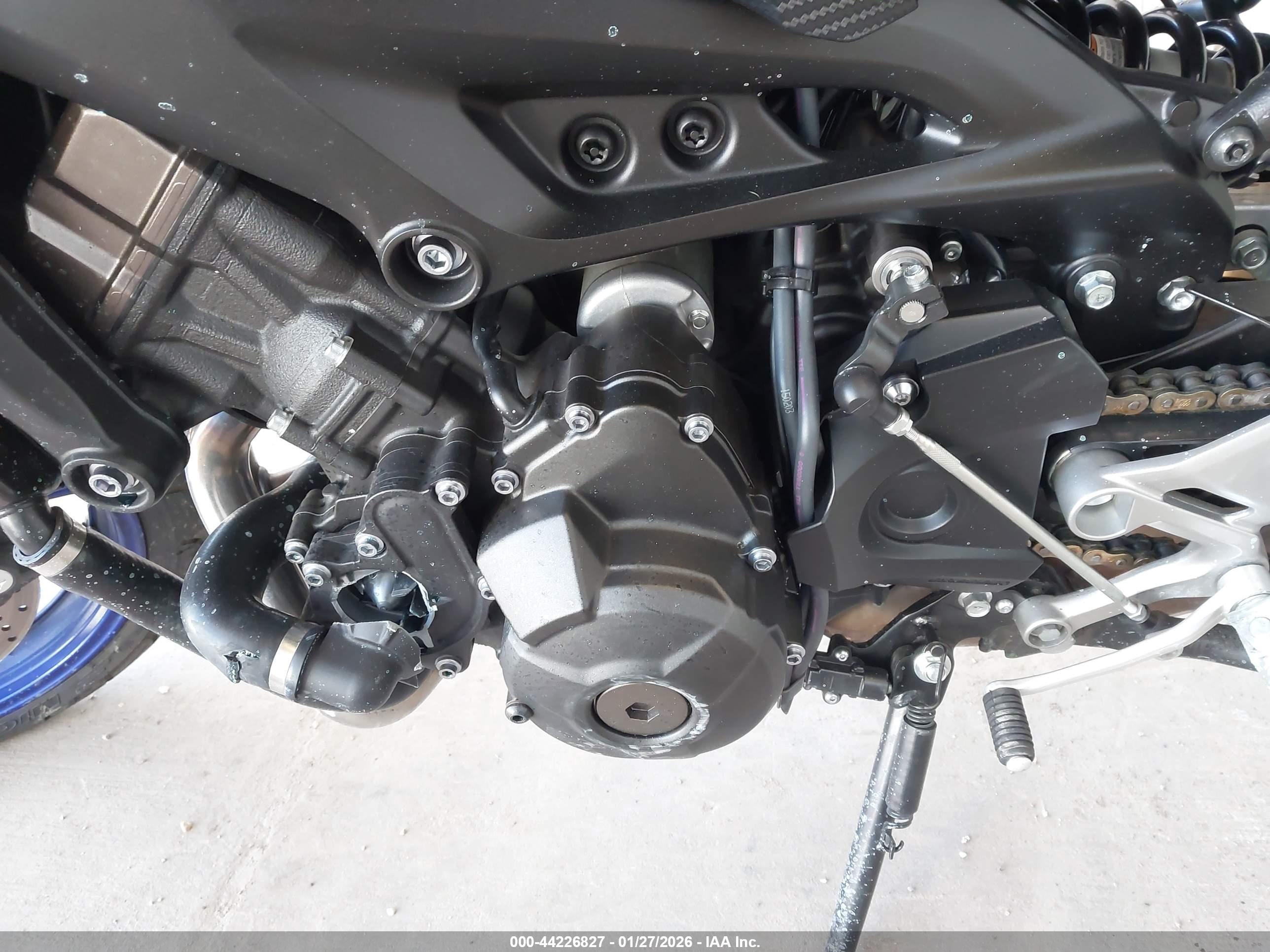 YAMAHA FJ09 image 9