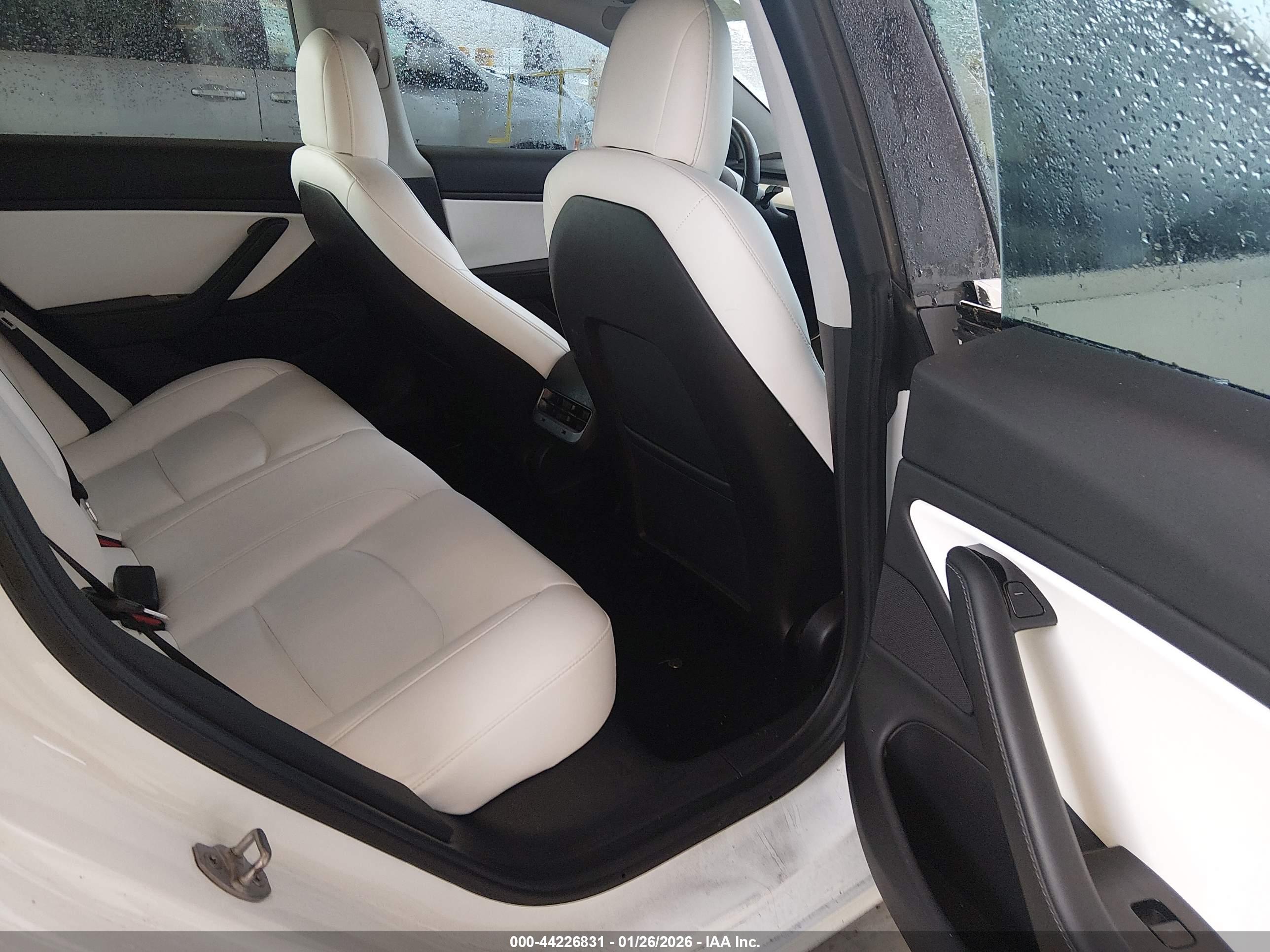 TESLA MODEL image 8