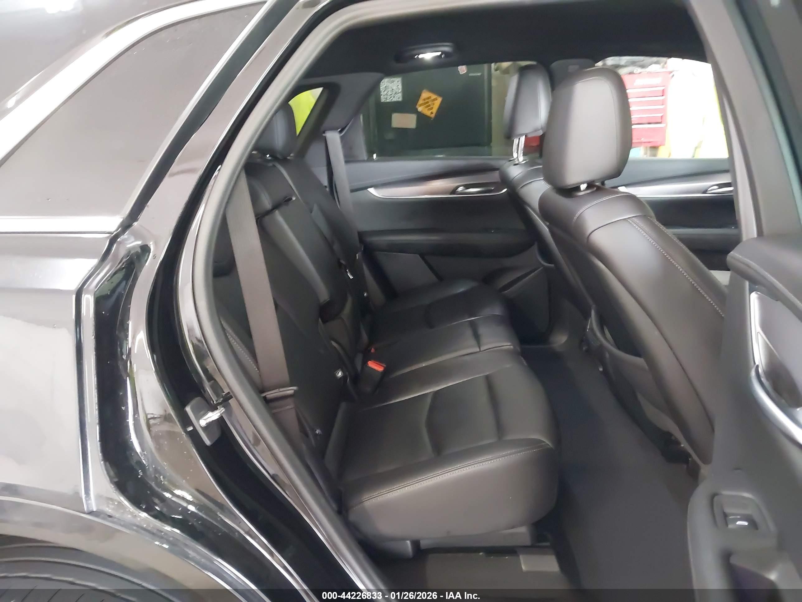 CADILLAC XT5 image 8