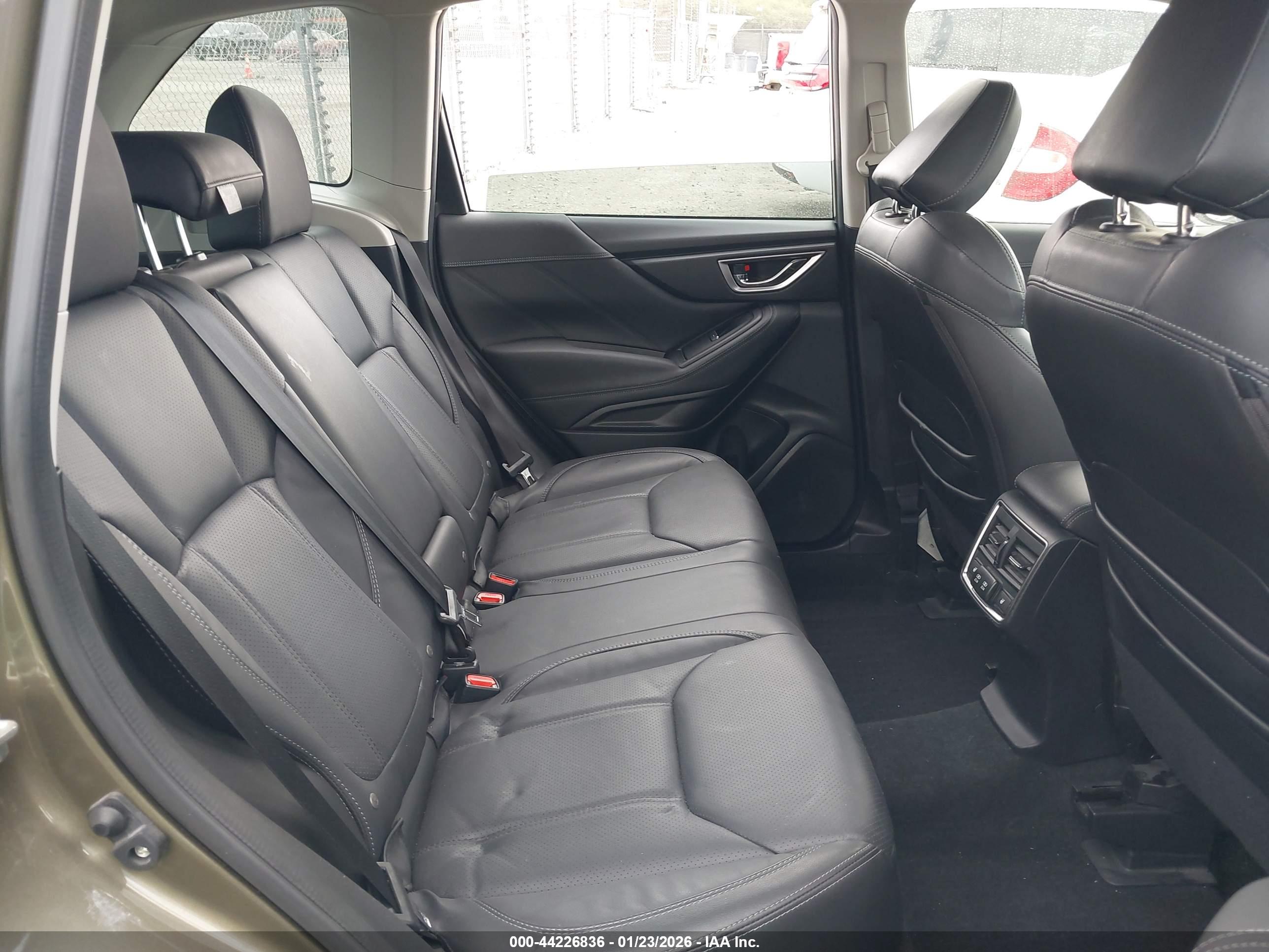 SUBARU FORESTER image 8