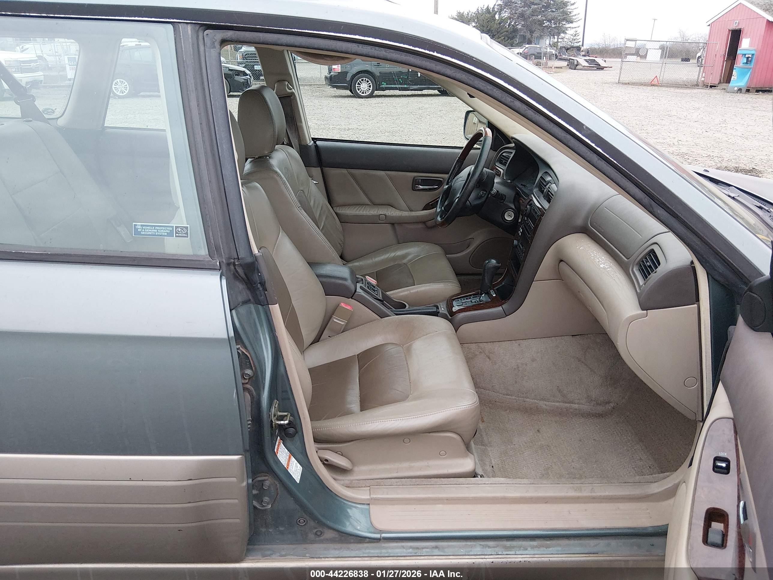 SUBARU OUTBACK image 5