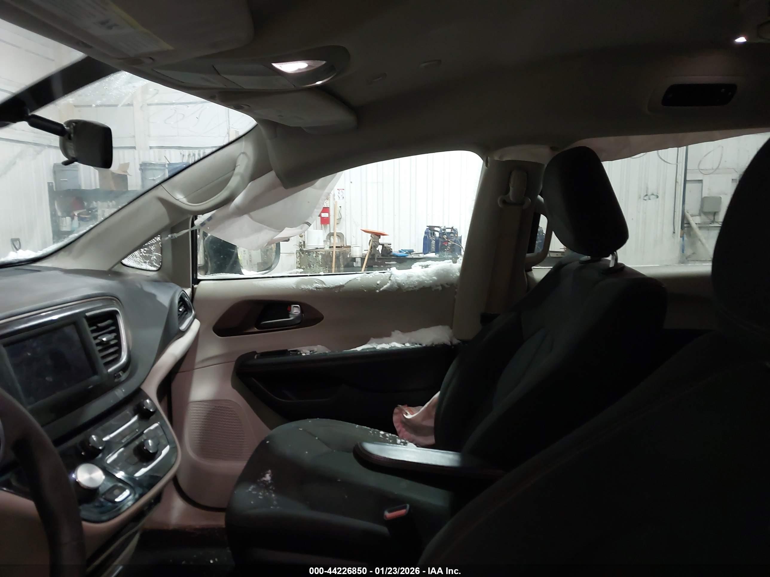 CHRYSLER PACIFICA image 5