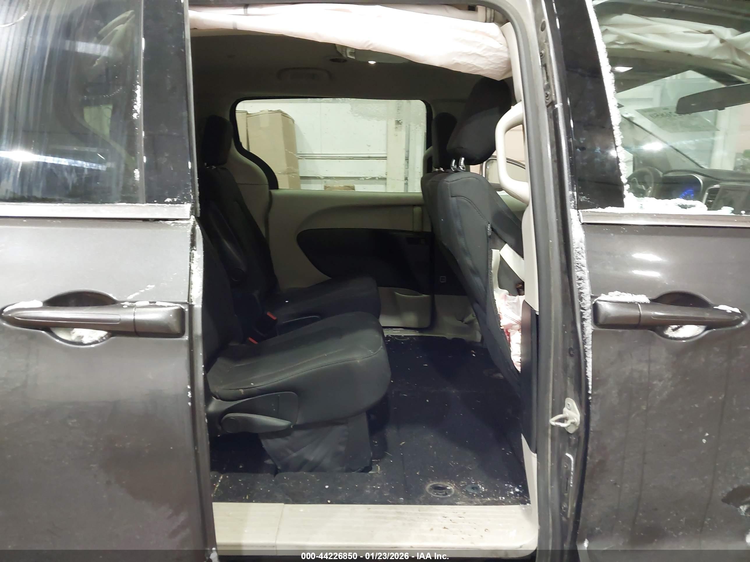 CHRYSLER PACIFICA image 8