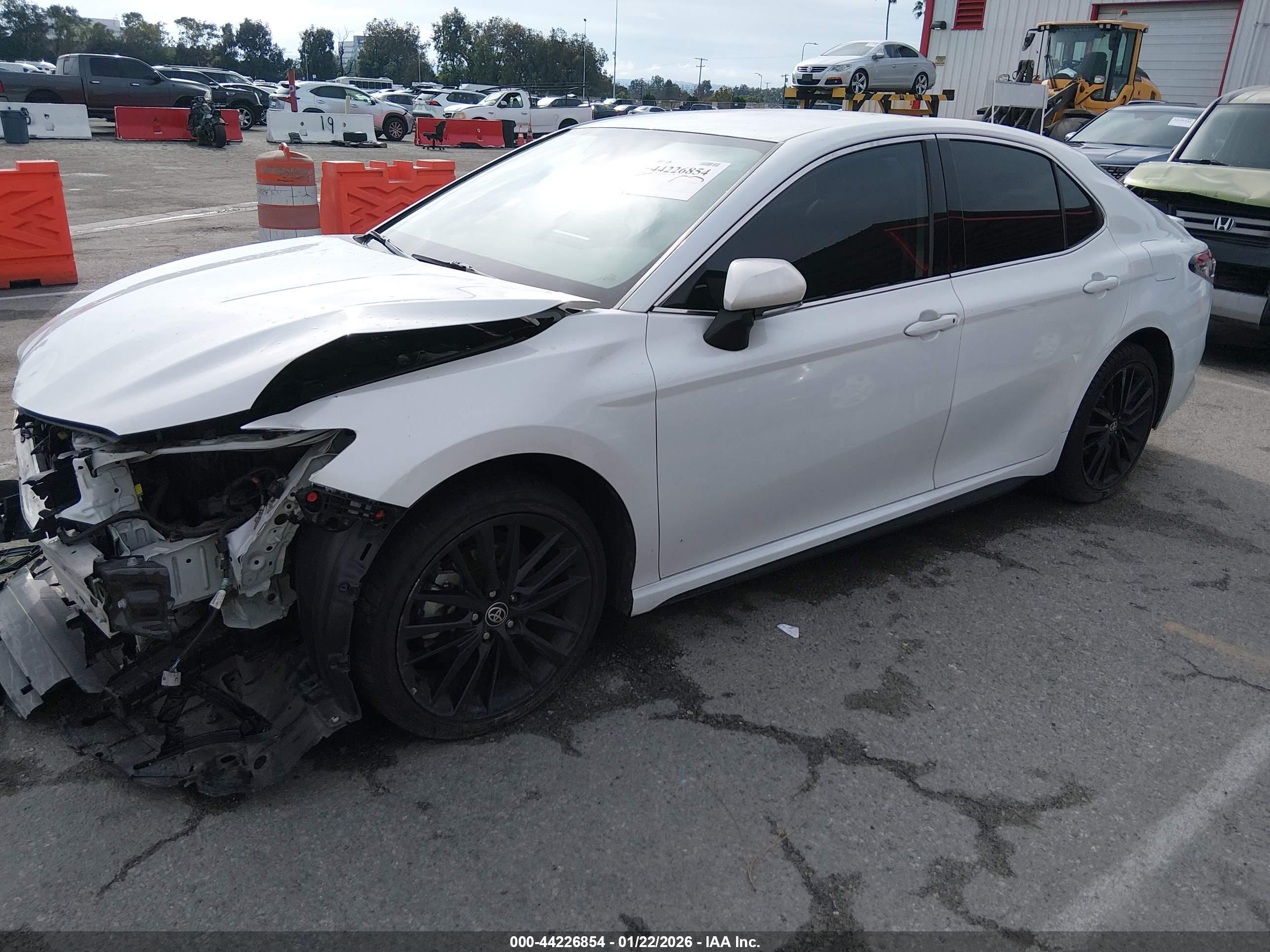 TOYOTA CAMRY image 2