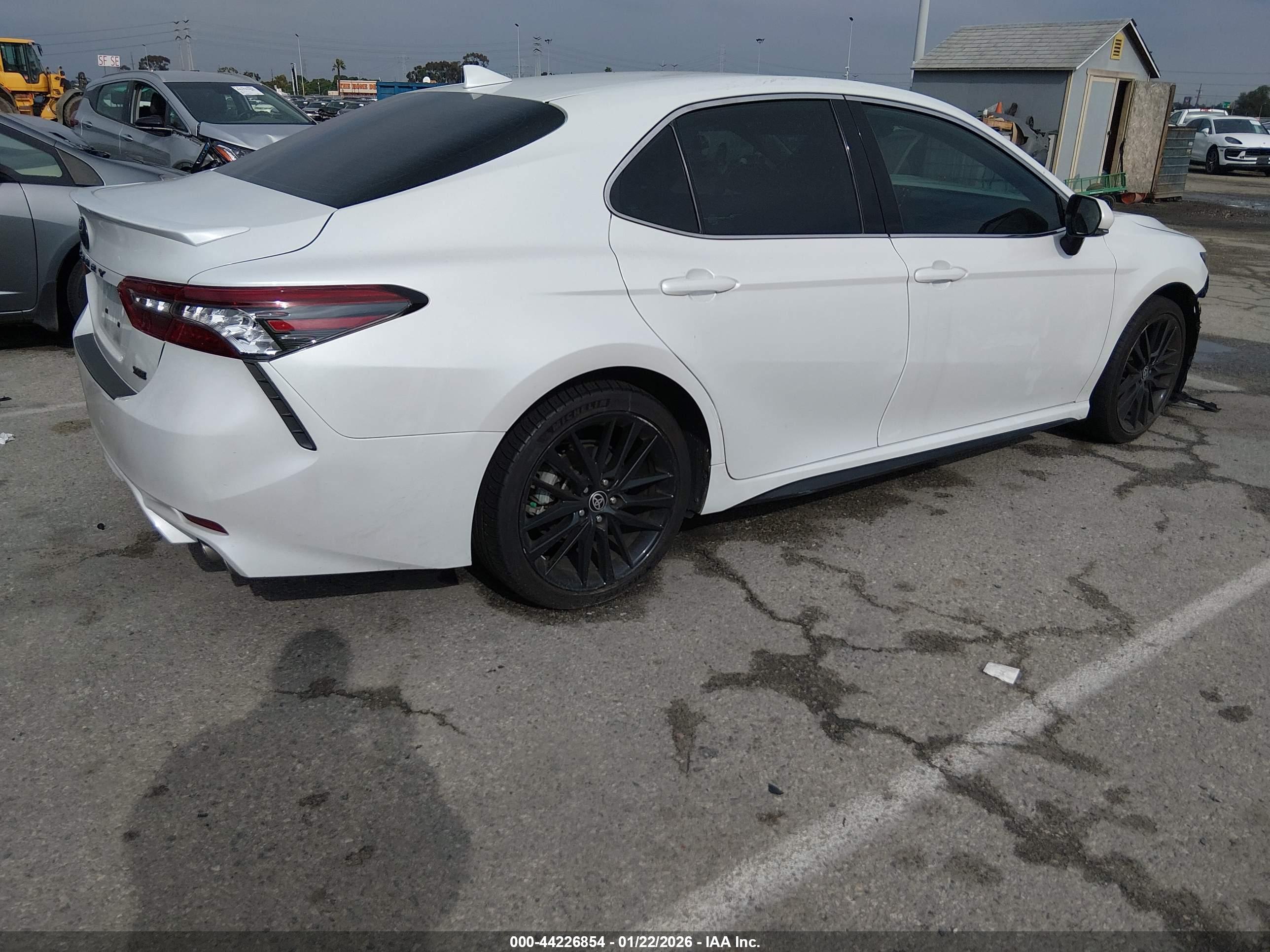 TOYOTA CAMRY image 4