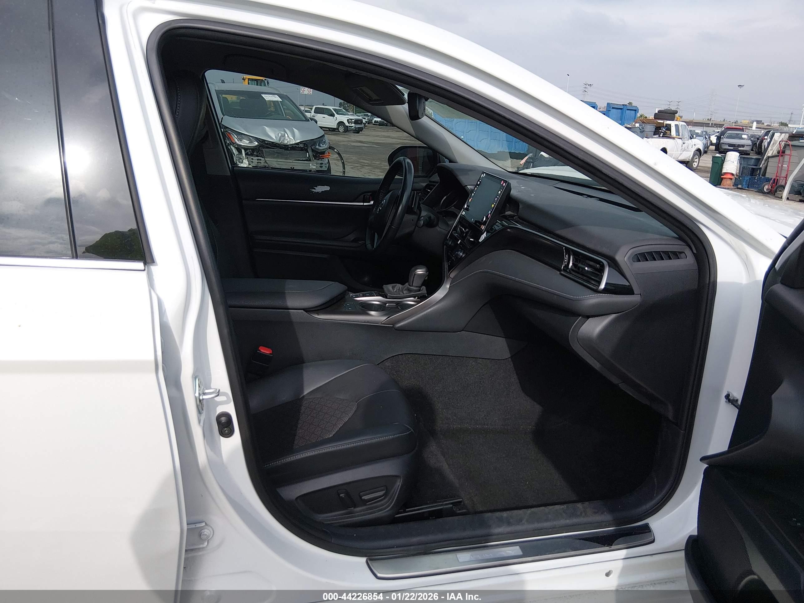 TOYOTA CAMRY image 5