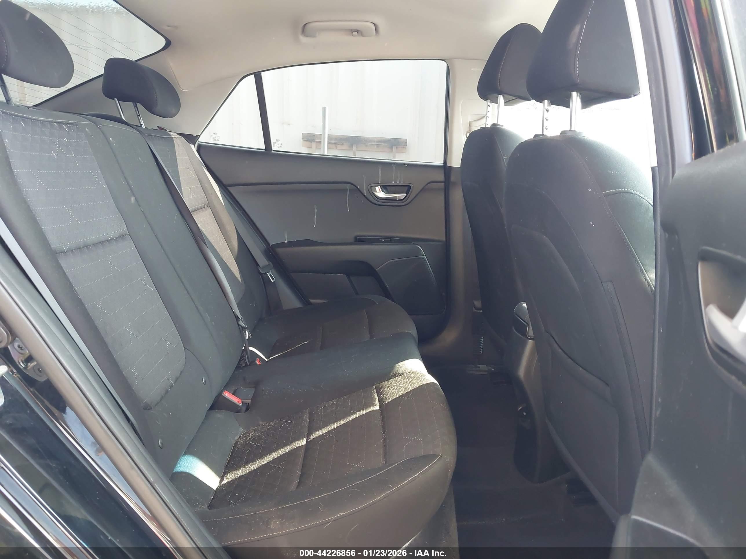KIA RIO image 8