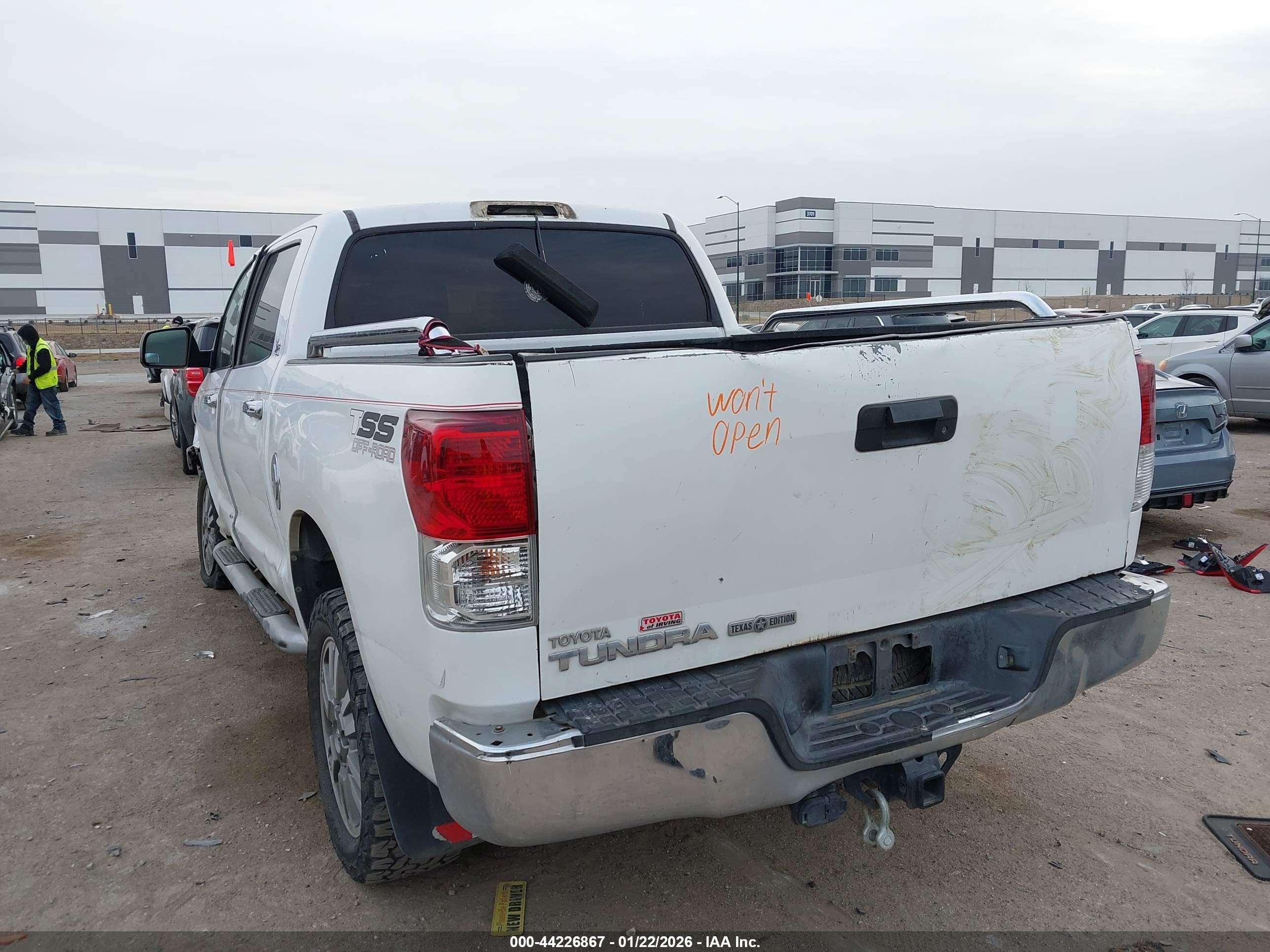 TOYOTA TUNDRA image 3