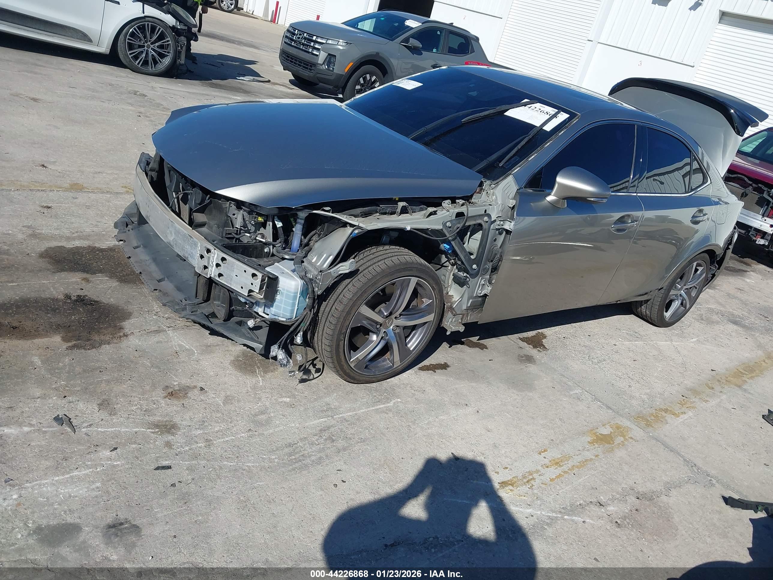 LEXUS IS image 2