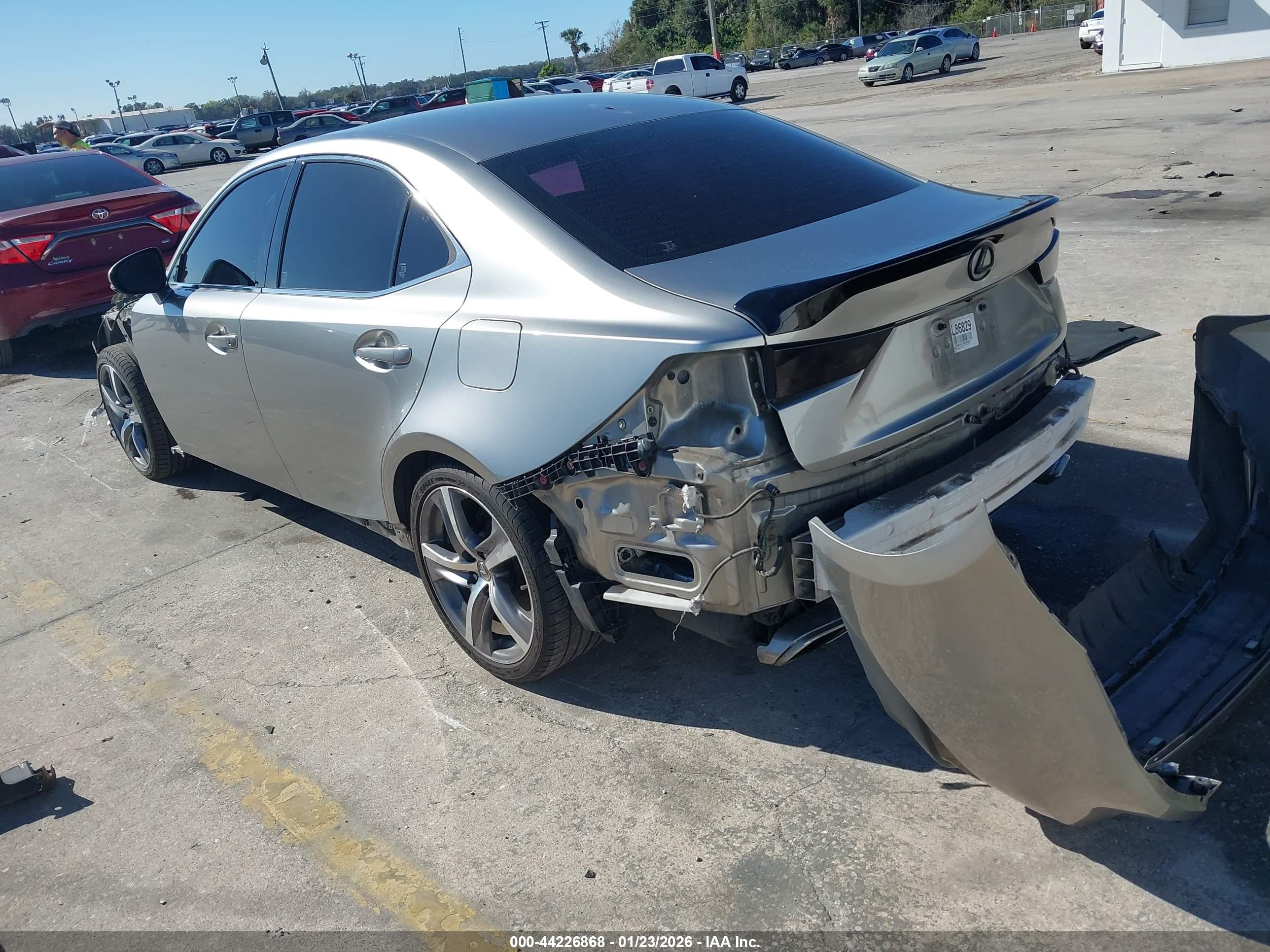 LEXUS IS image 3