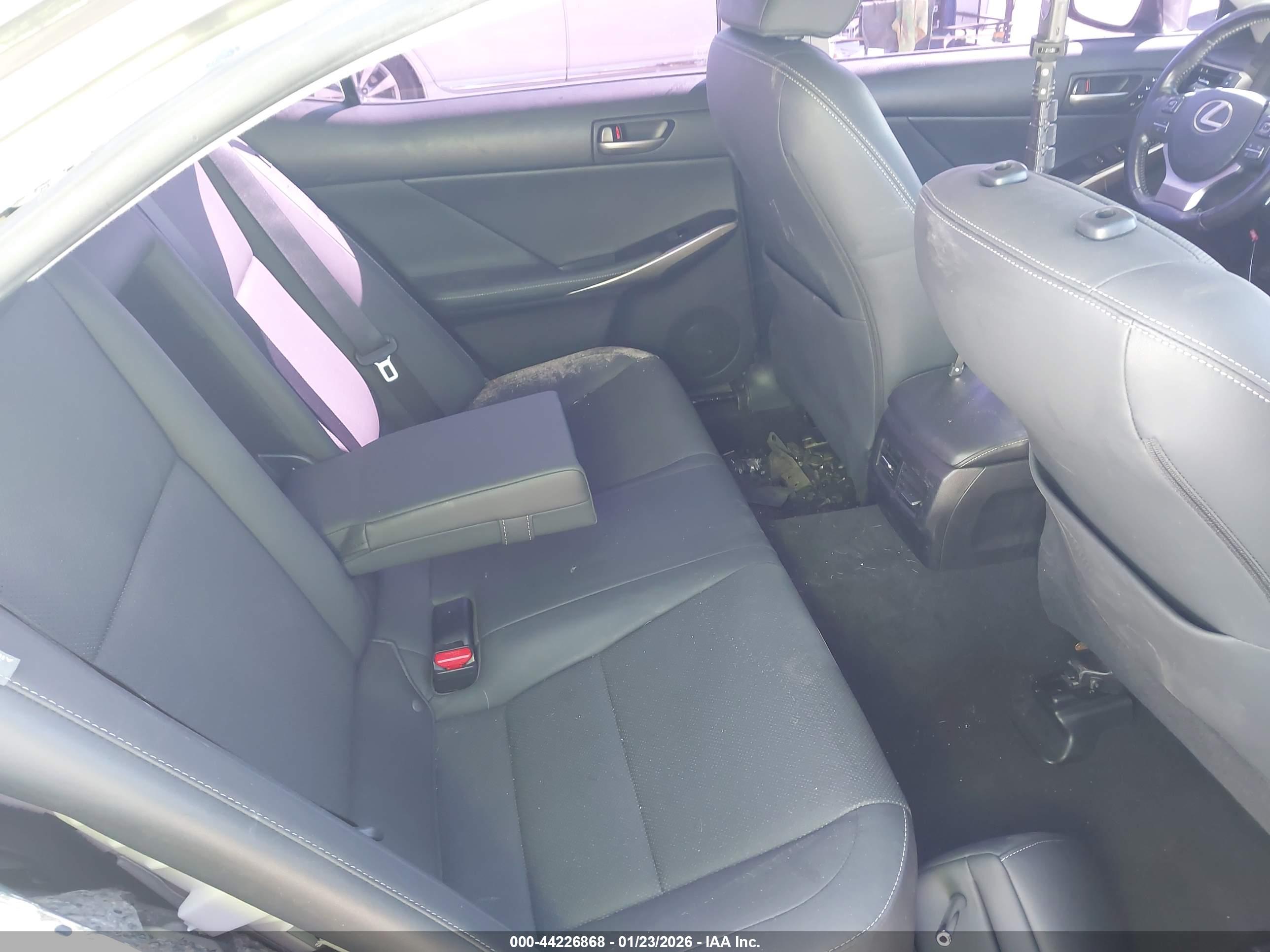 LEXUS IS image 8