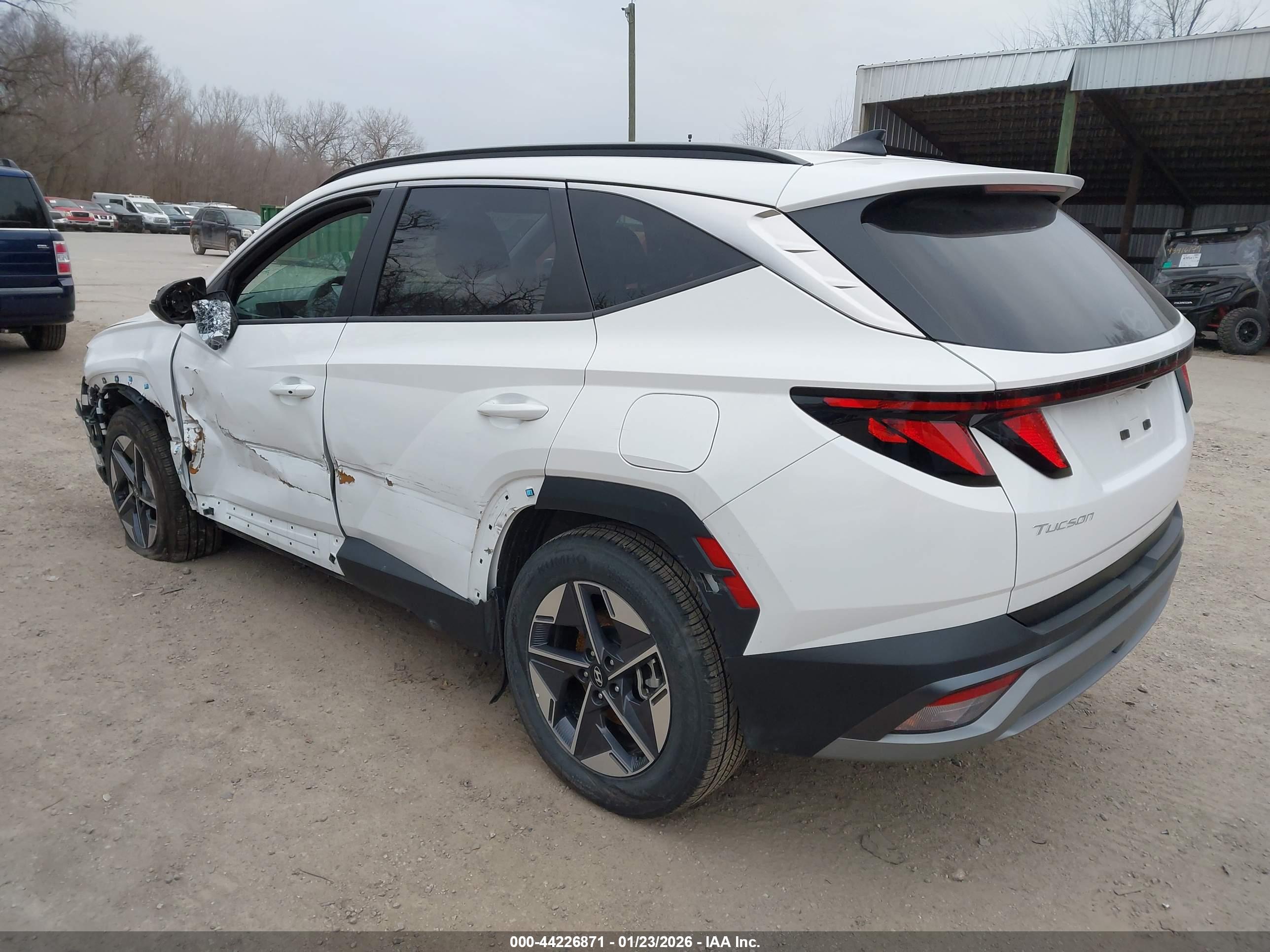 HYUNDAI TUCSON image 3
