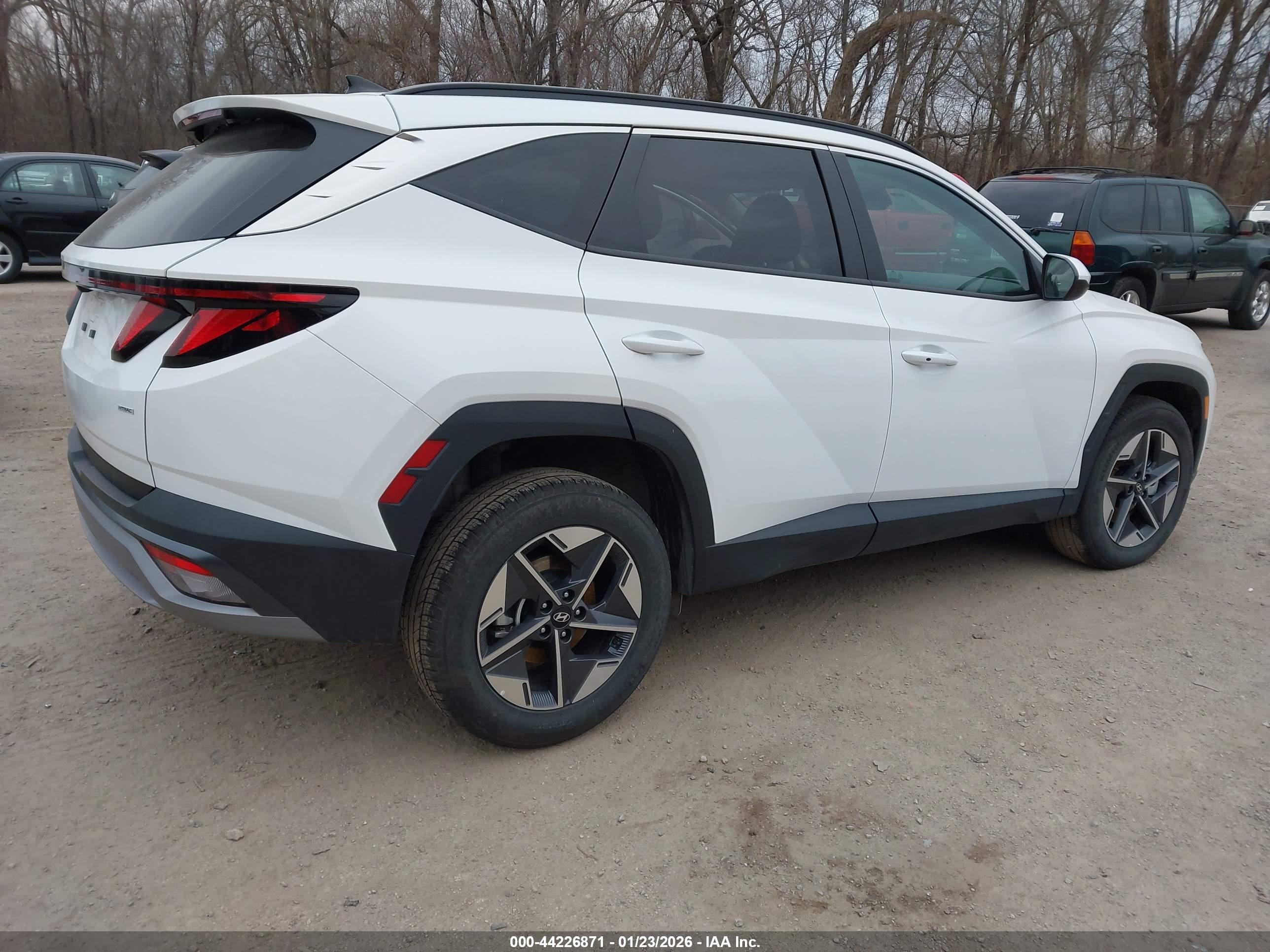 HYUNDAI TUCSON image 4