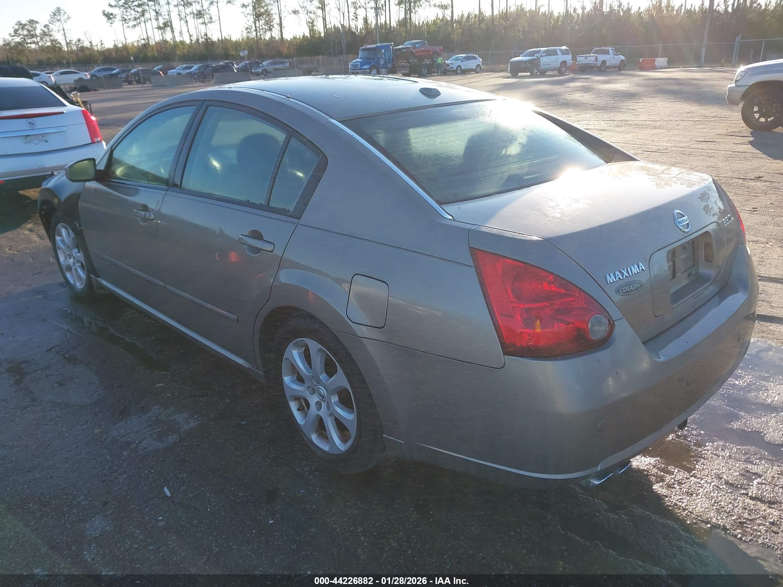 NISSAN MAXIMA image 3