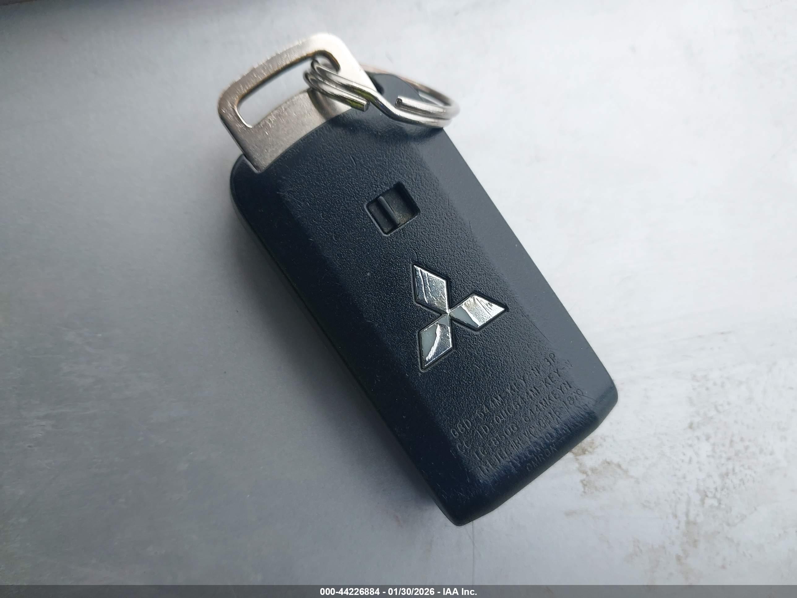 MITSUBISHI OUTLANDER image 11