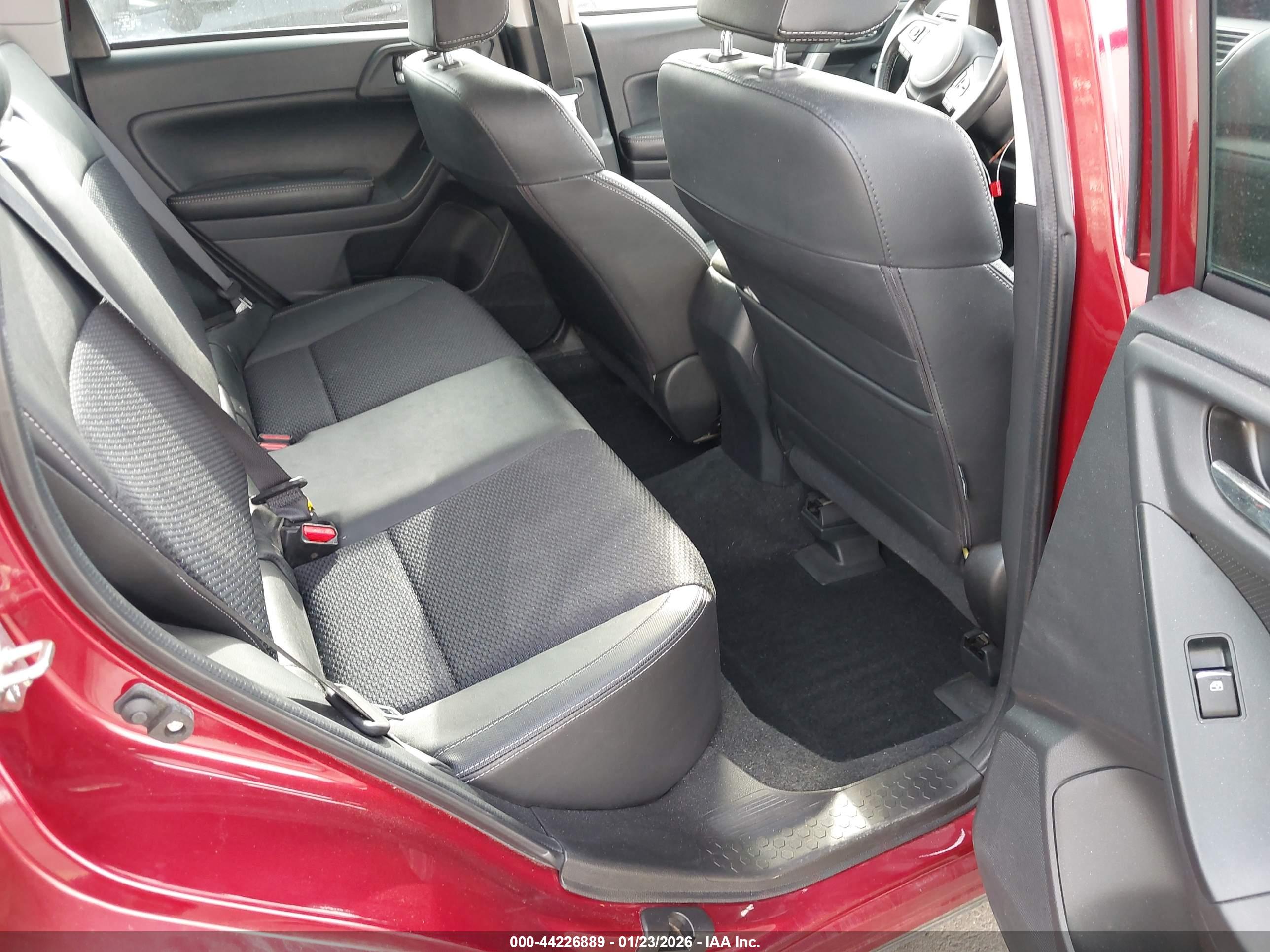 SUBARU FORESTER image 8