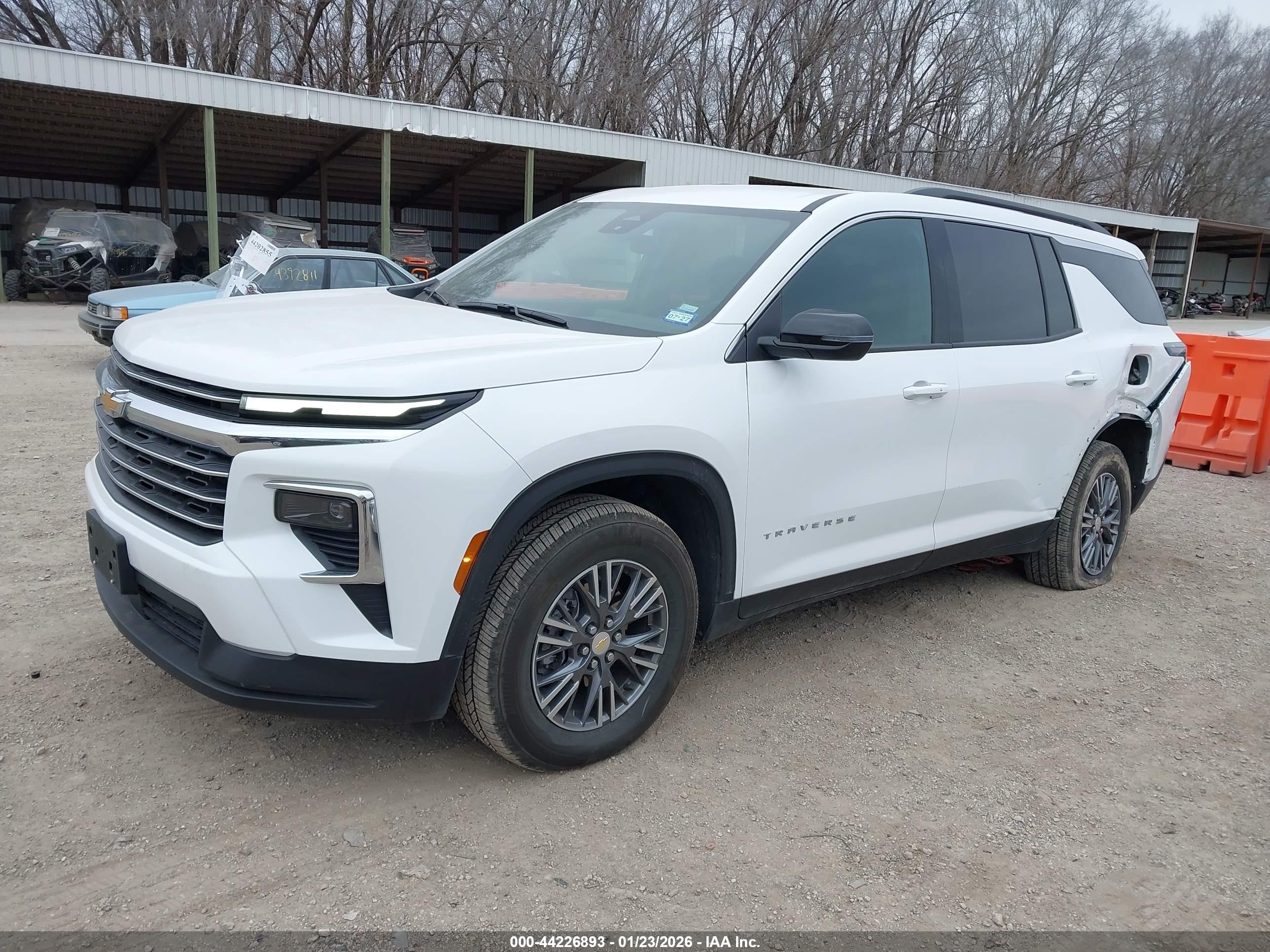 CHEVROLET TRAVERSE image 2