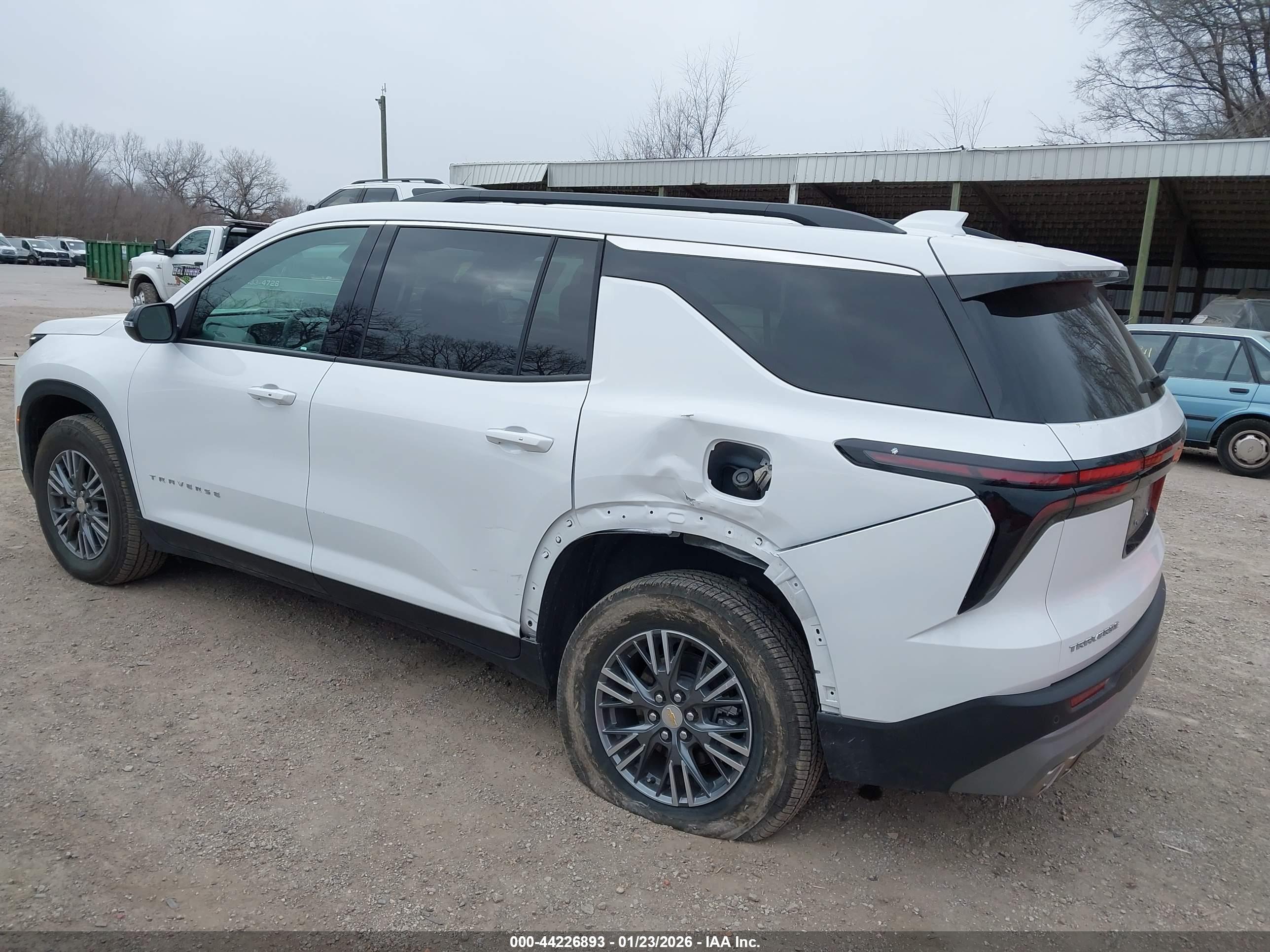 CHEVROLET TRAVERSE image 3