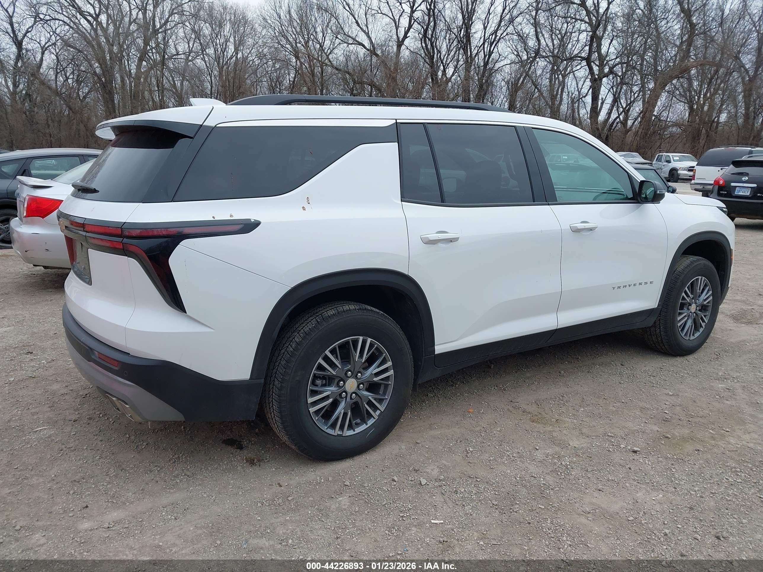 CHEVROLET TRAVERSE image 4