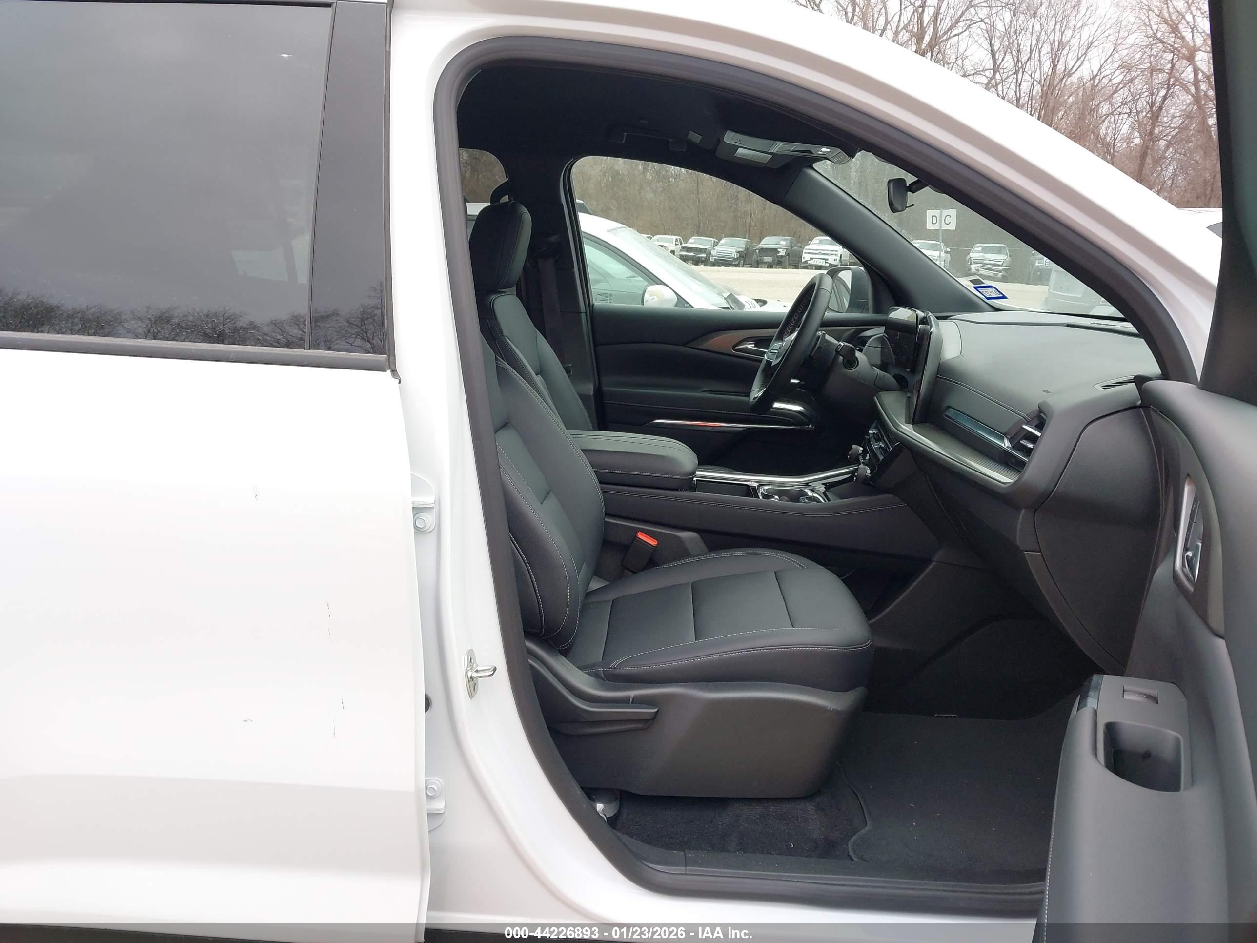 CHEVROLET TRAVERSE image 5