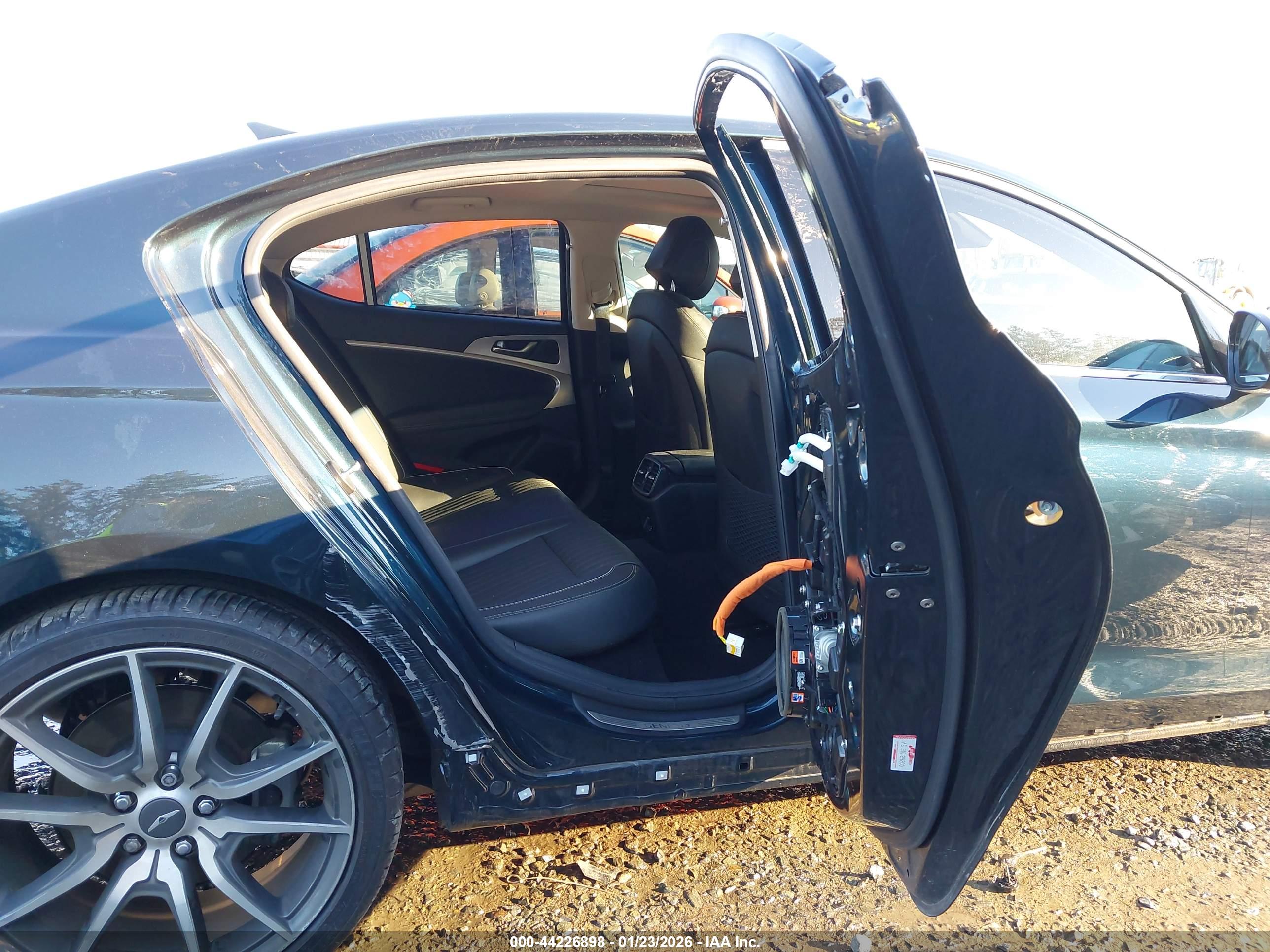 GENESIS G70 image 8