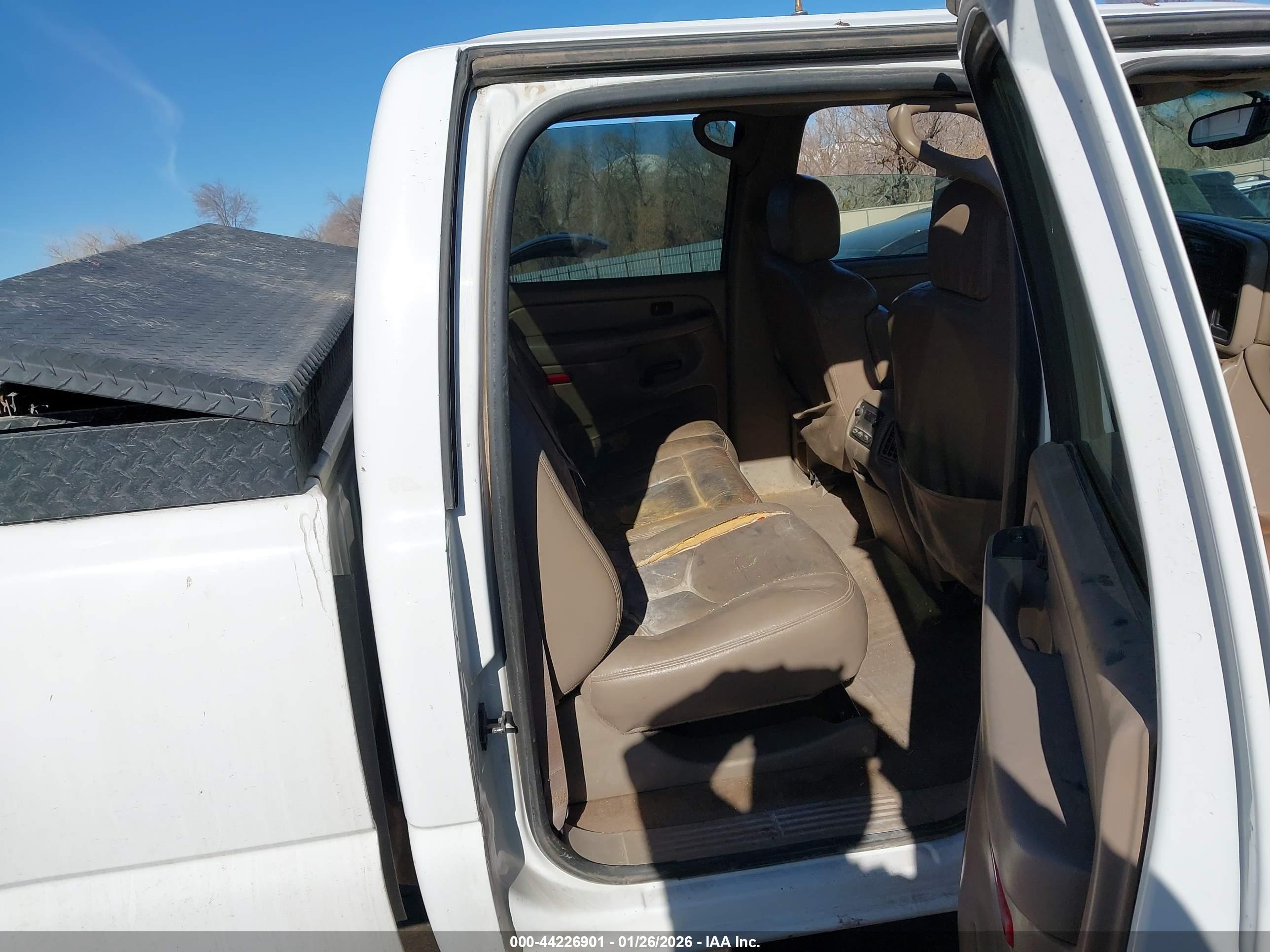 CHEVROLET SILVERADO image 8