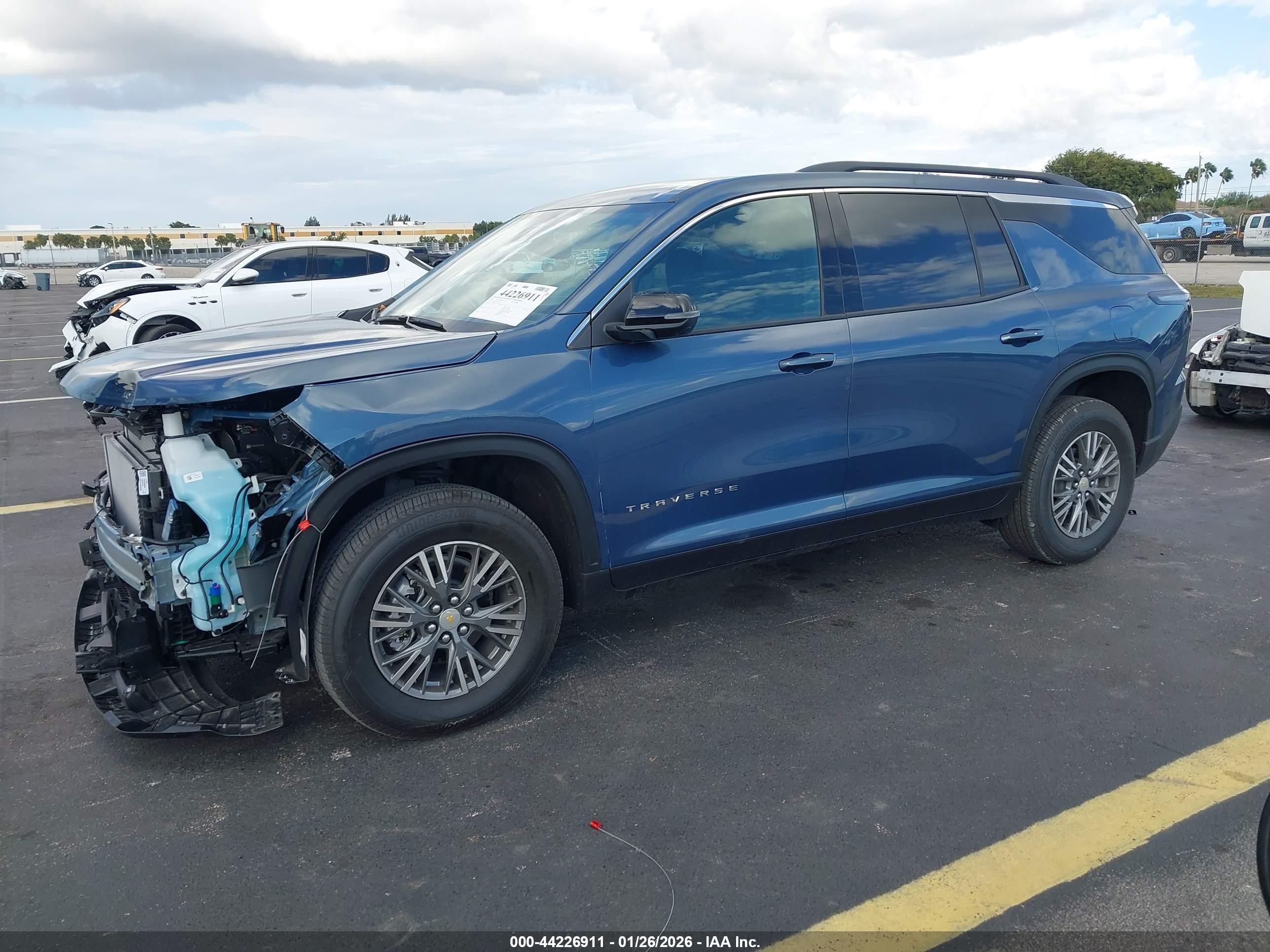 CHEVROLET TRAVERSE image 2