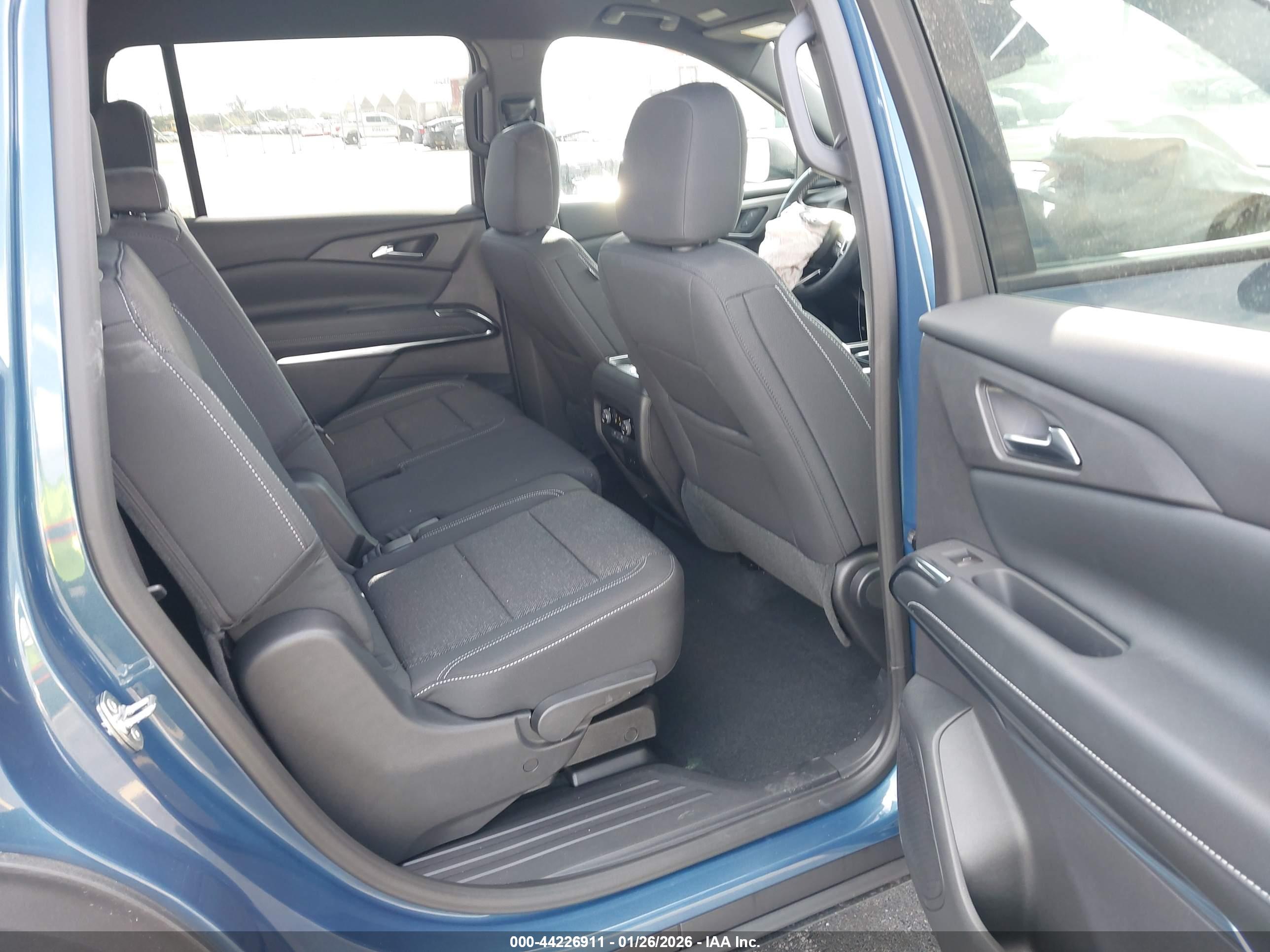 CHEVROLET TRAVERSE image 8