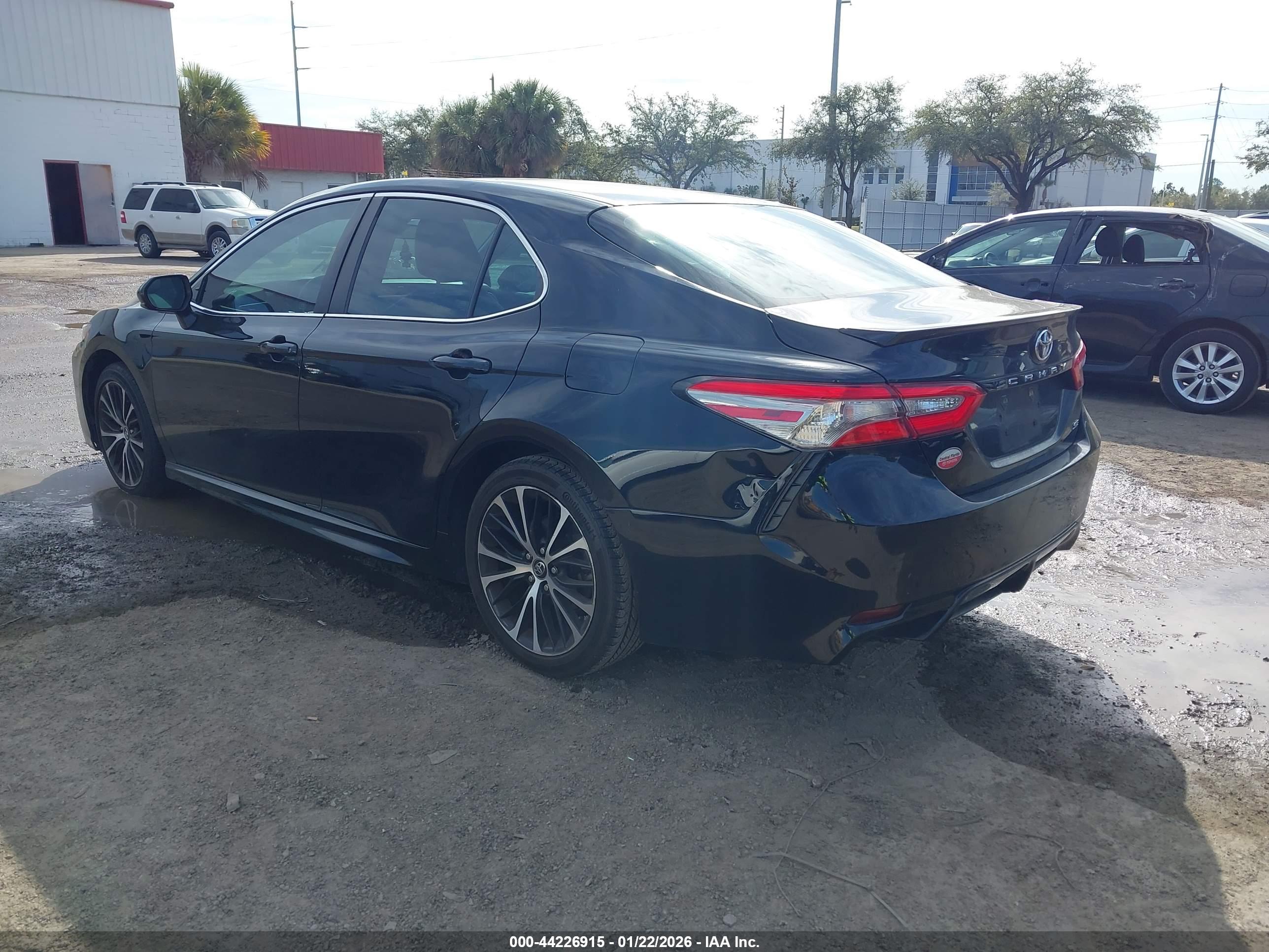 TOYOTA CAMRY image 3