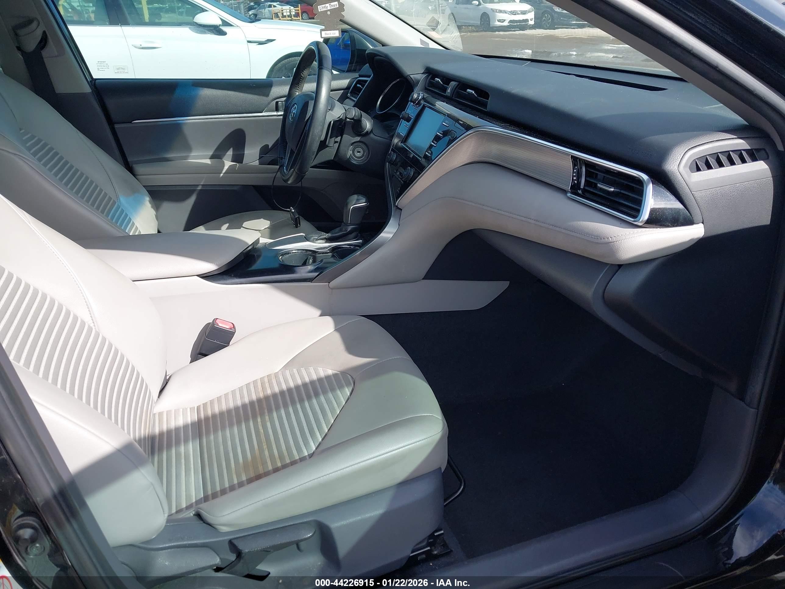 TOYOTA CAMRY image 5