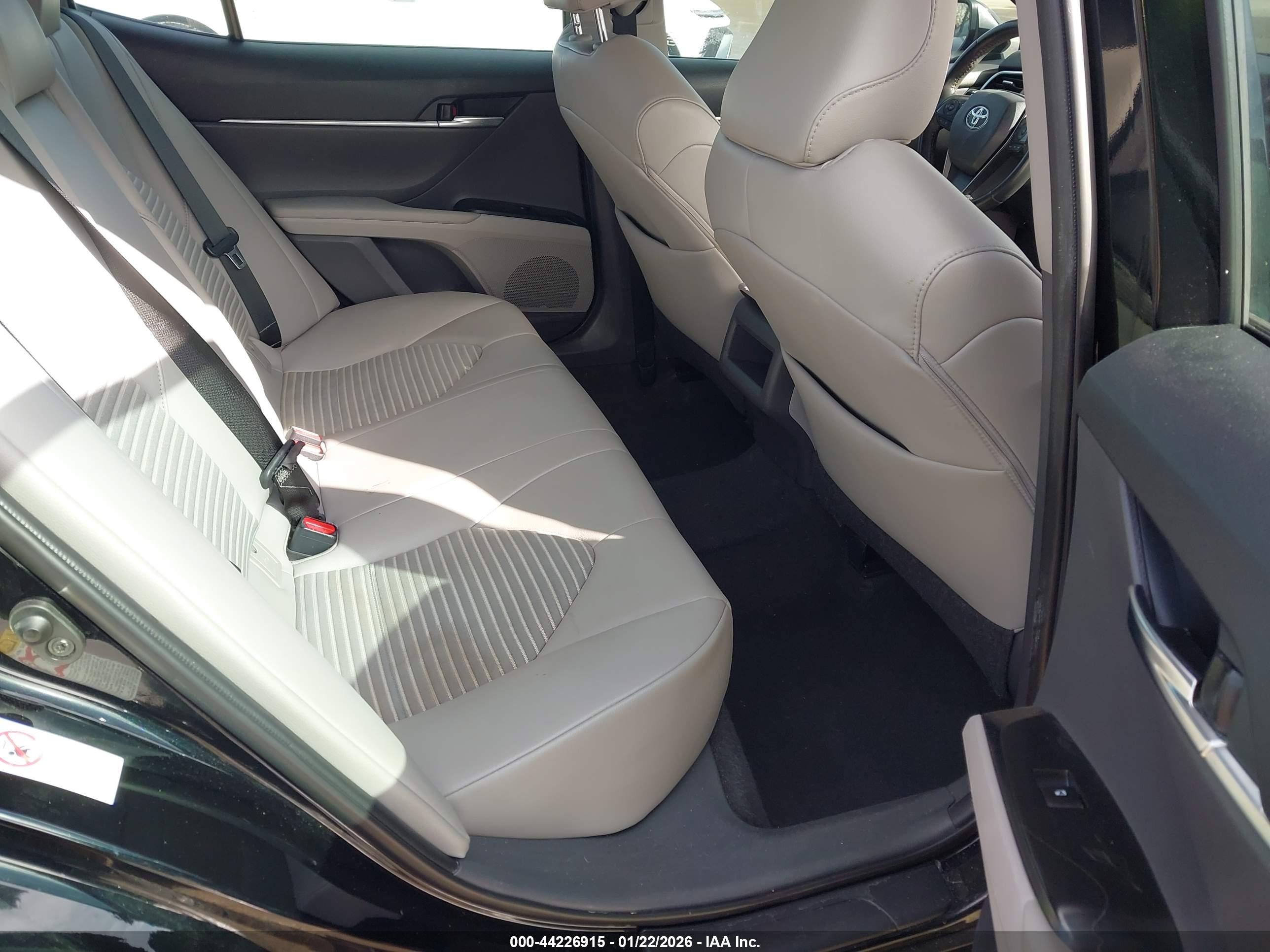 TOYOTA CAMRY image 8
