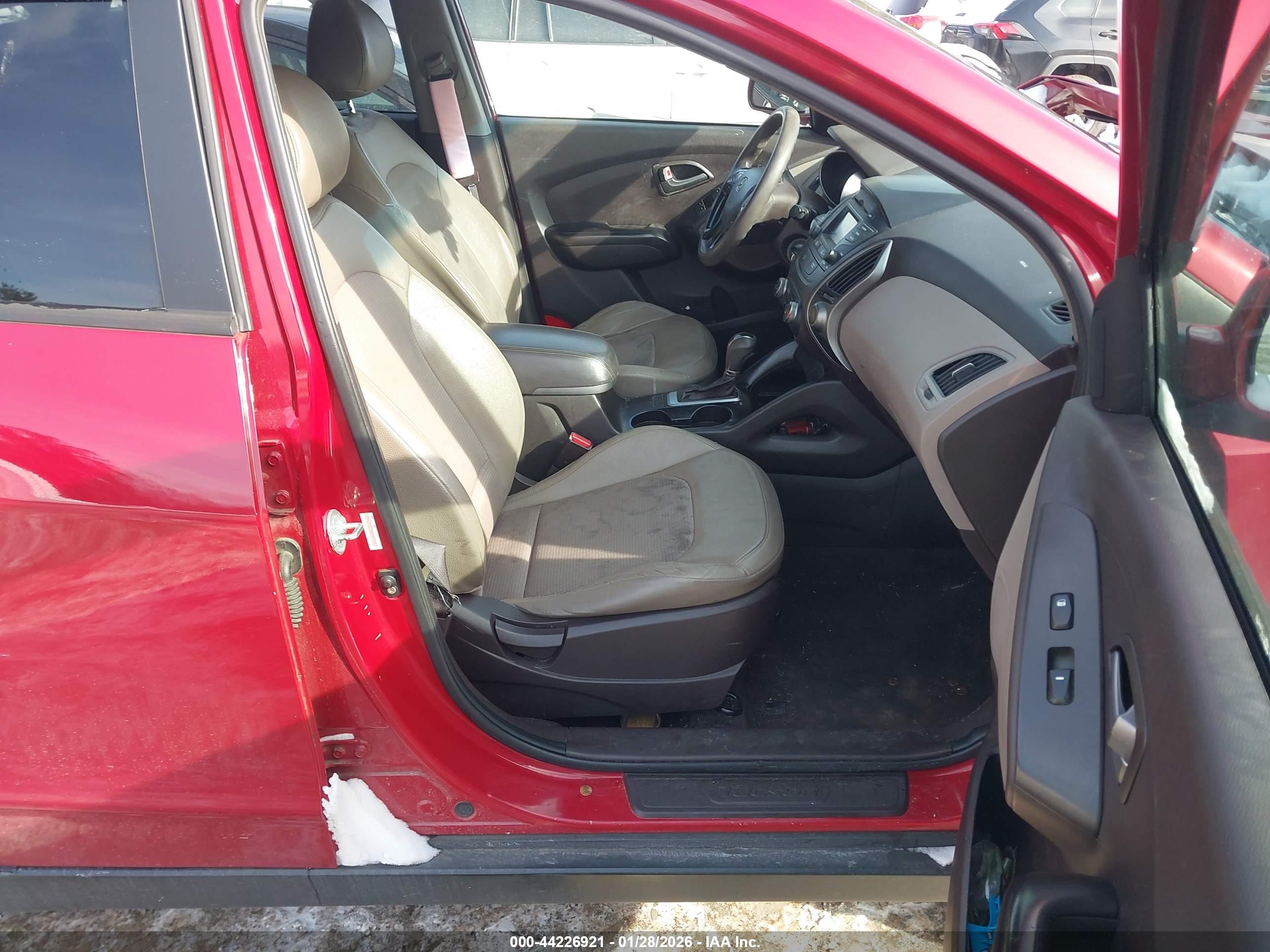 HYUNDAI TUCSON image 5