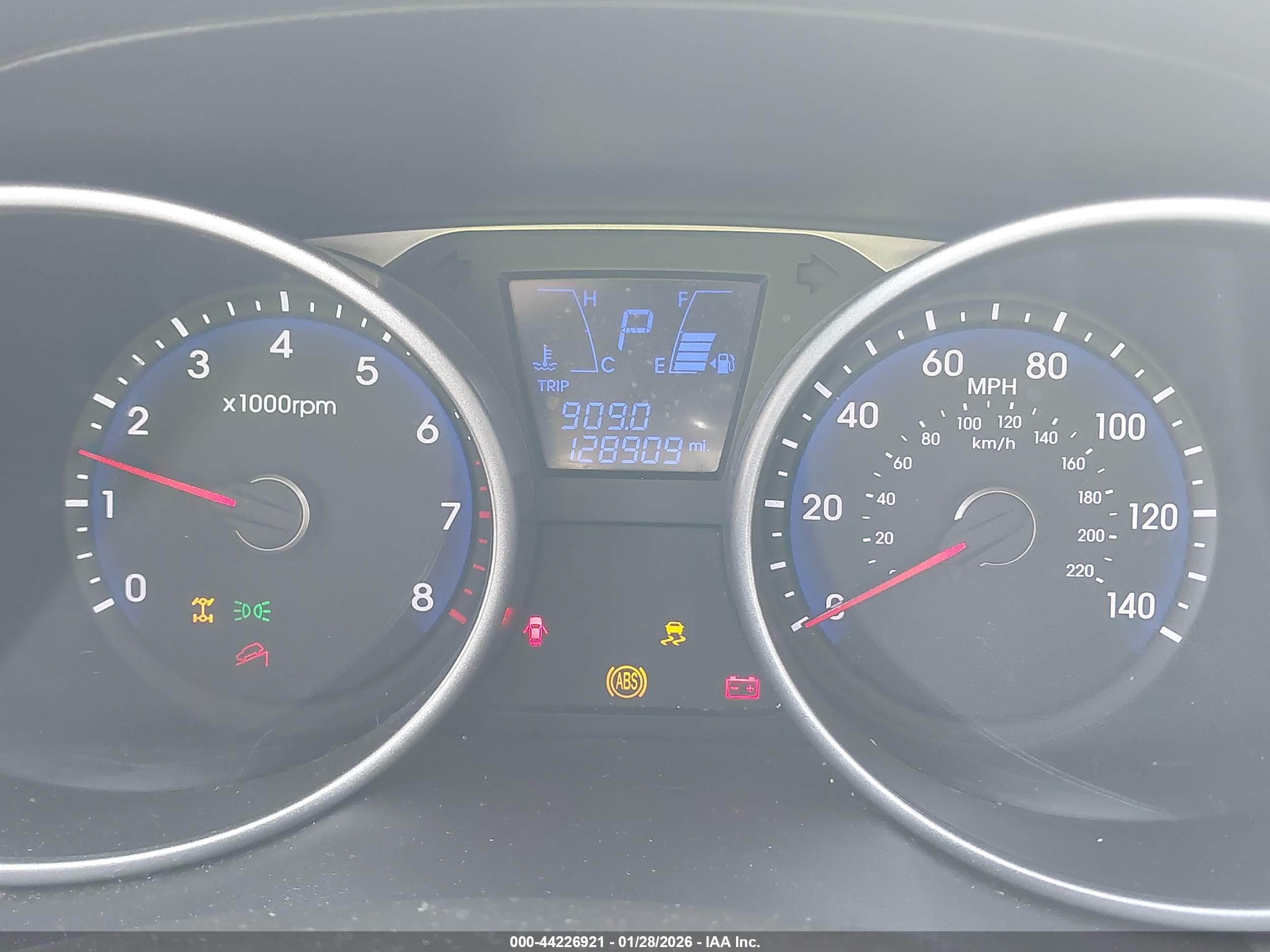 HYUNDAI TUCSON image 7