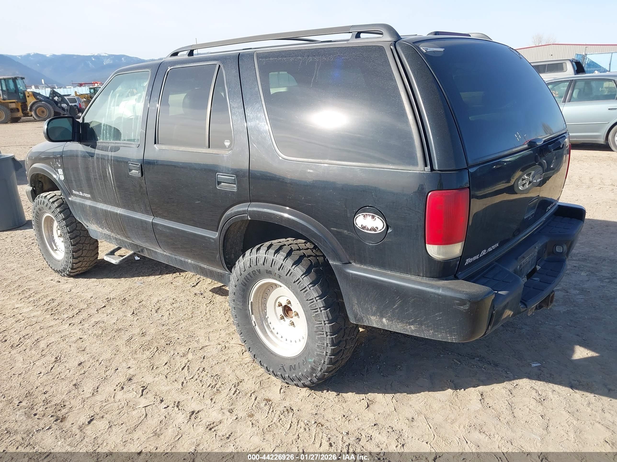 CHEVROLET BLAZER image 3