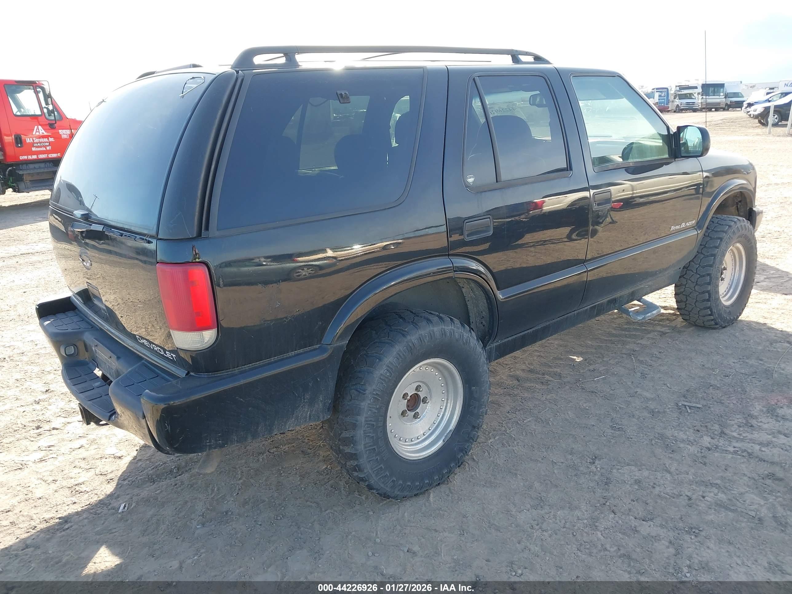 CHEVROLET BLAZER image 4
