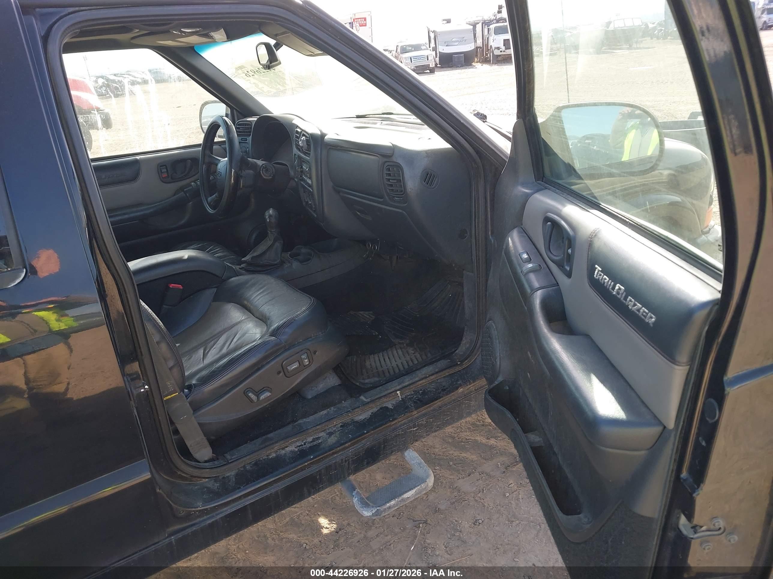 CHEVROLET BLAZER image 5