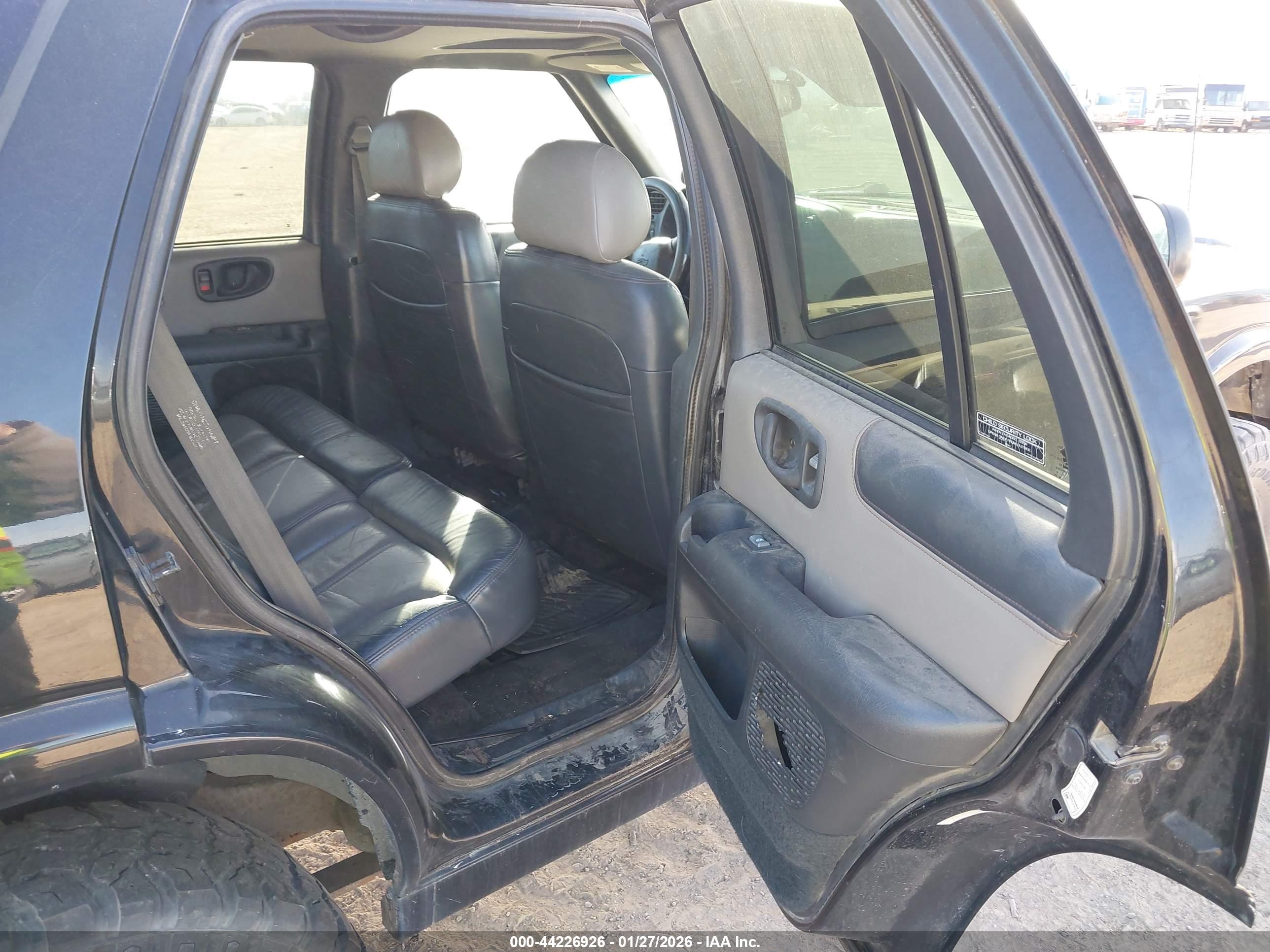 CHEVROLET BLAZER image 8