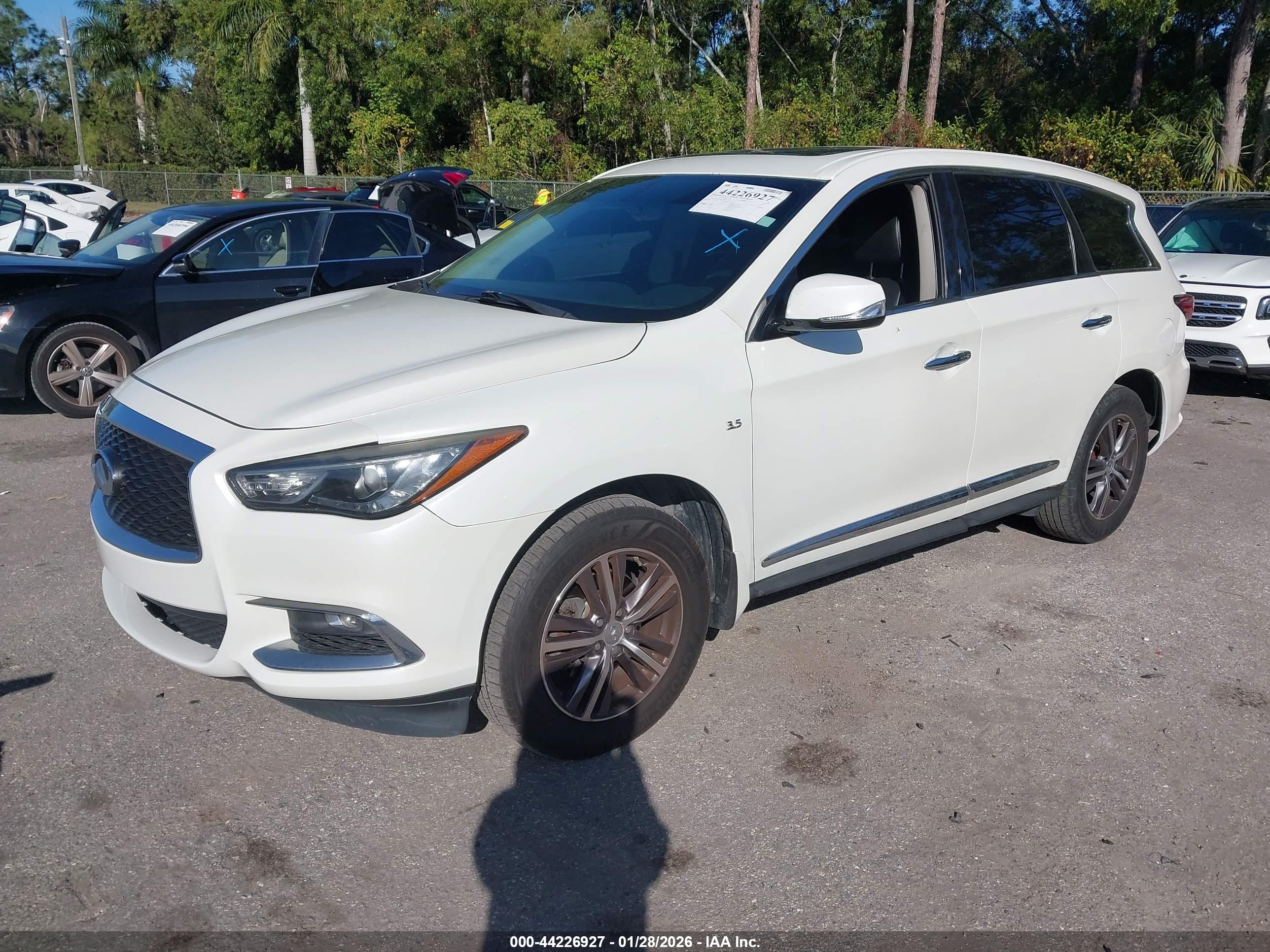 INFINITI QX60 image 2