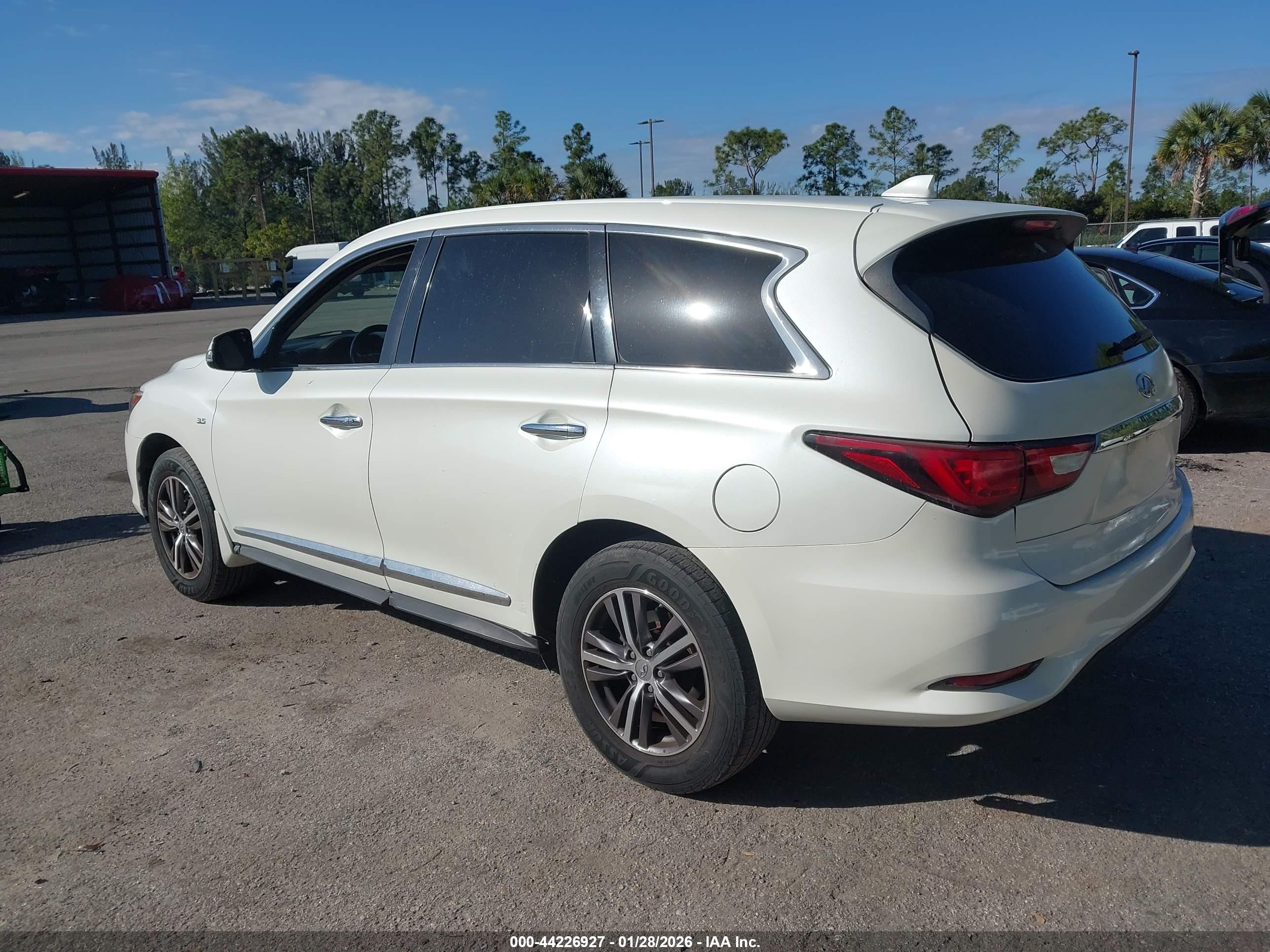 INFINITI QX60 image 3