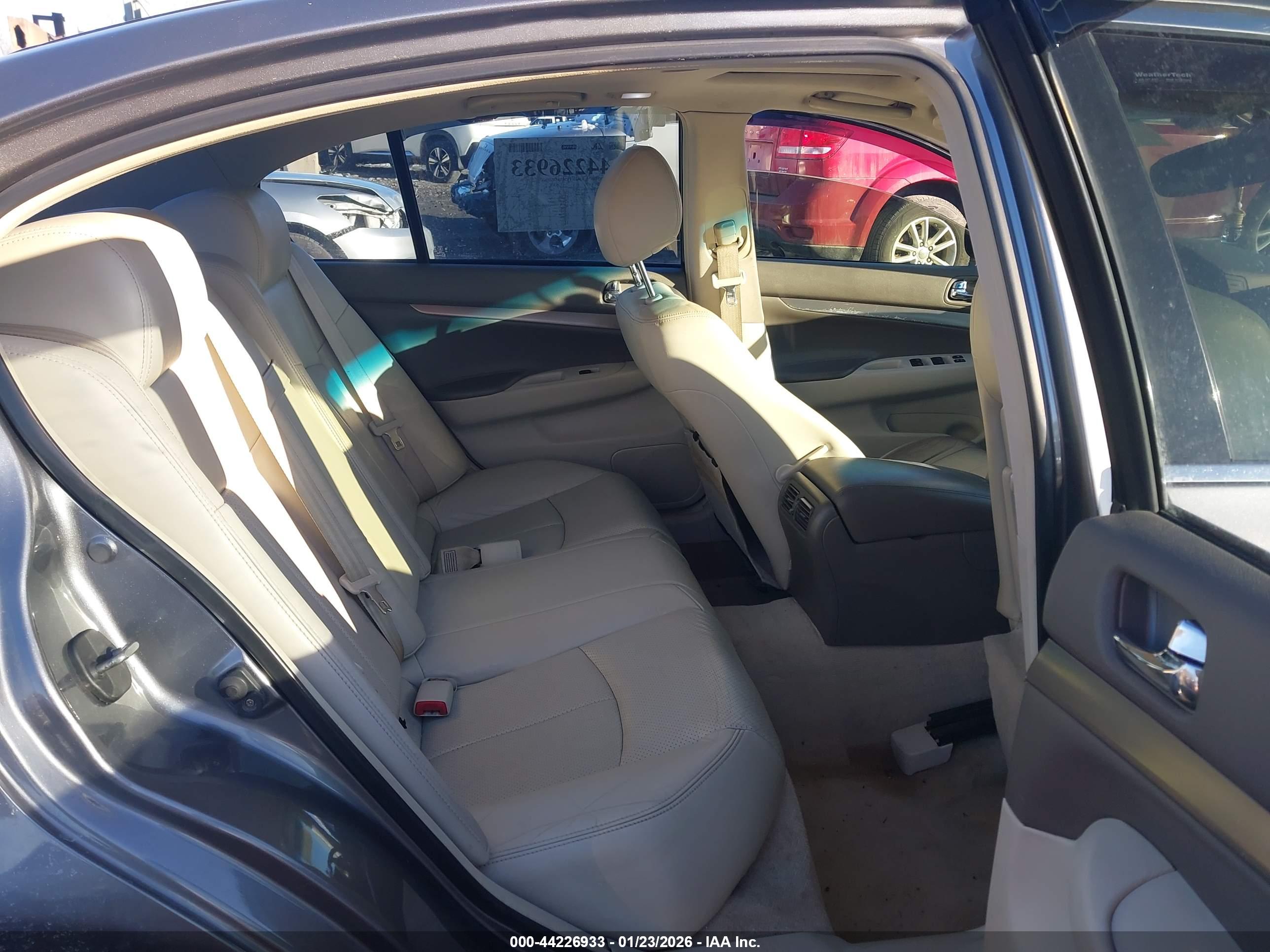 INFINITI G37X image 8