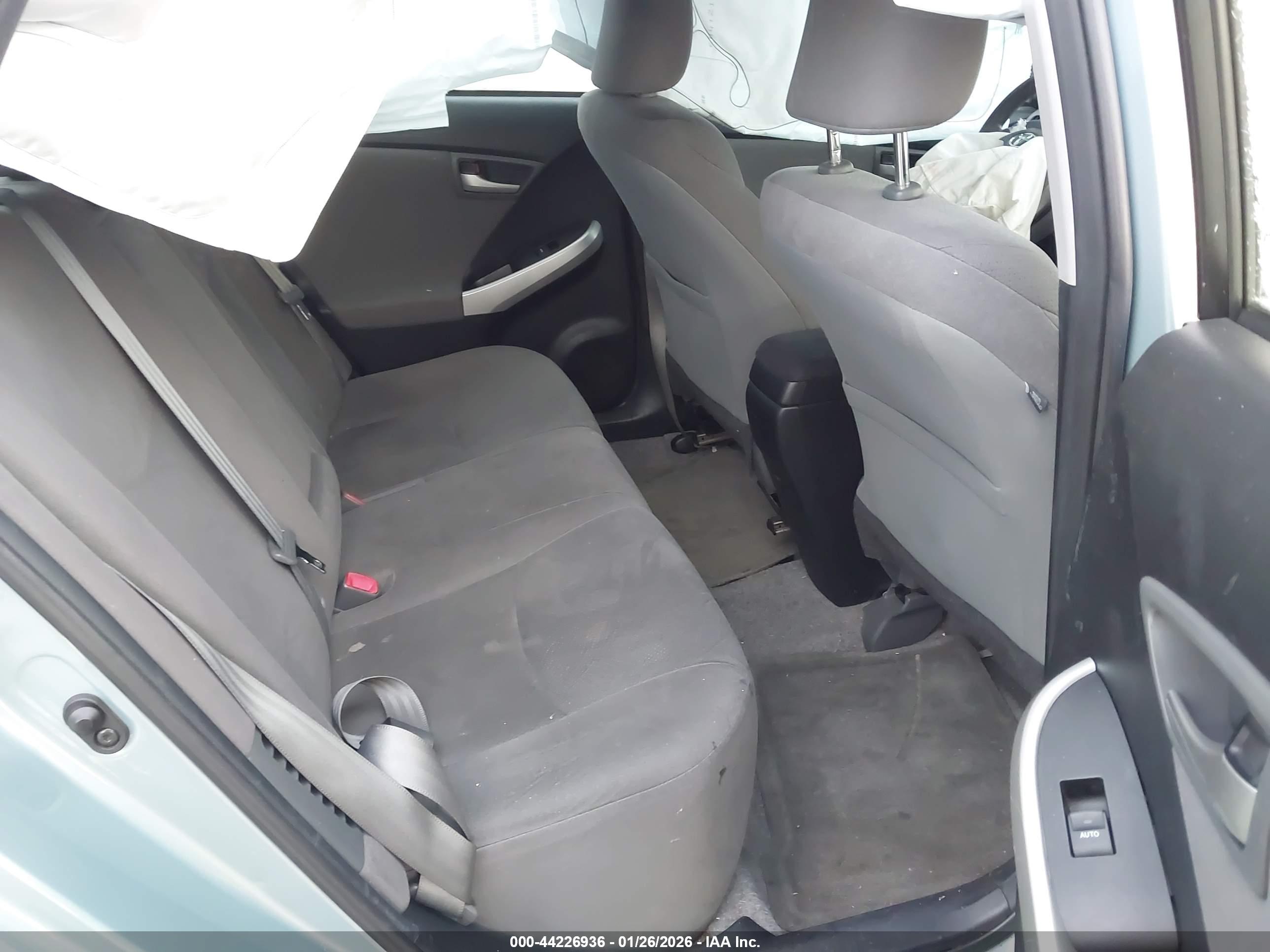 TOYOTA PRIUS image 8