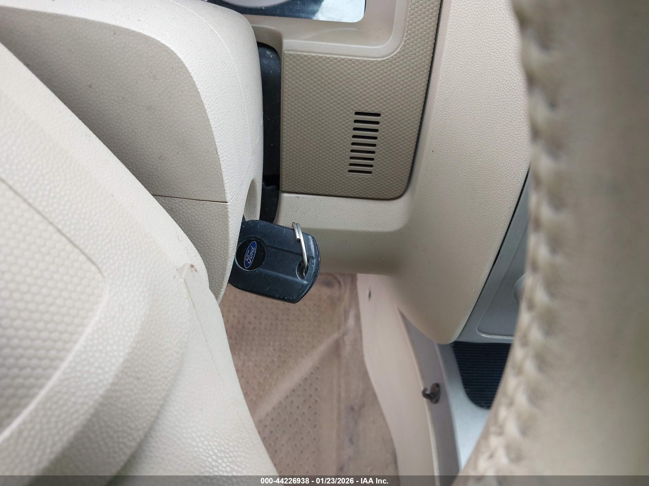 FORD ESCAPE image 11